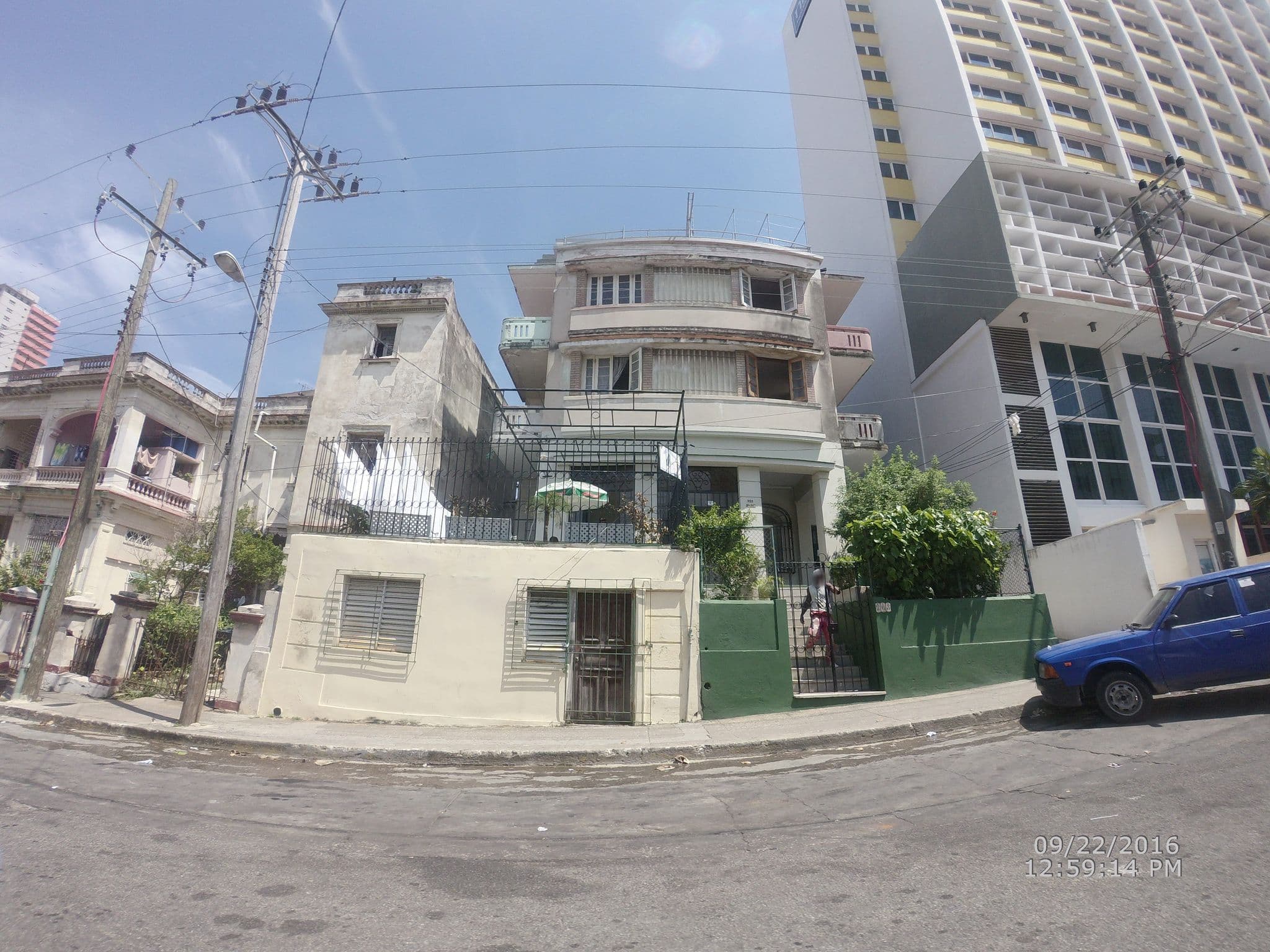 Street view near yamilka, Havana