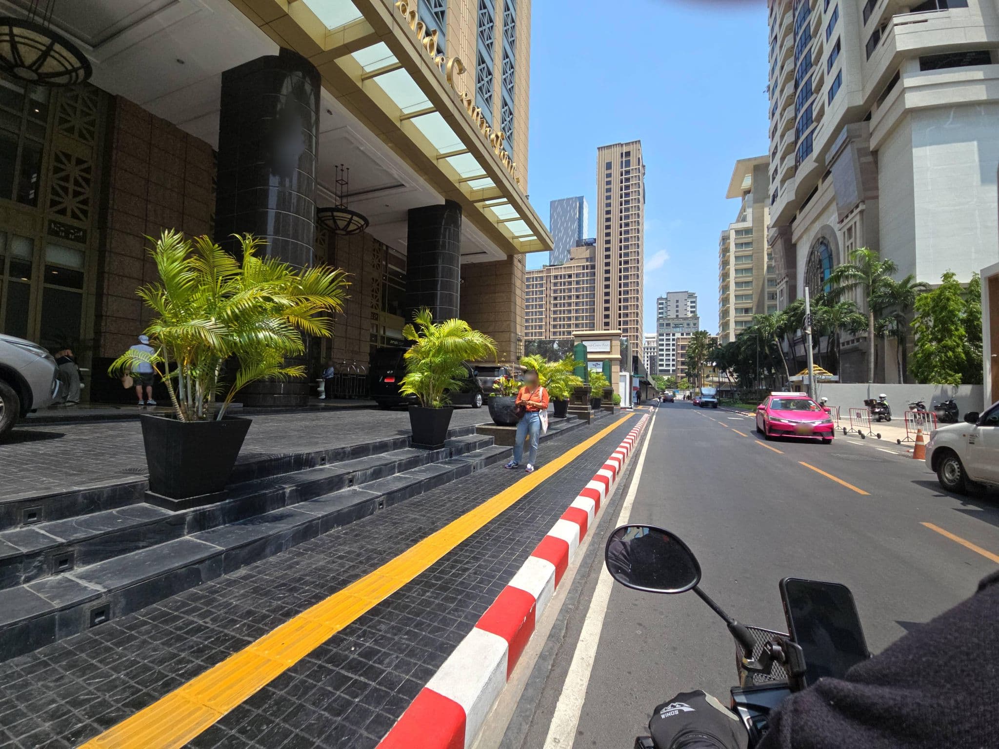 Street view near The Lobby Lounge Grande Centre Point Hotel Ratchadamri Bangkok, Makkasan — © Poolert (CC BY-SA · Mapillary)