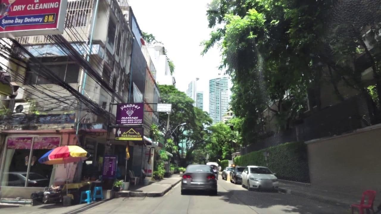 Street view near OYO 332 Everest Boutique Hotel, Watthana — © toffy (CC BY-SA · Mapillary)