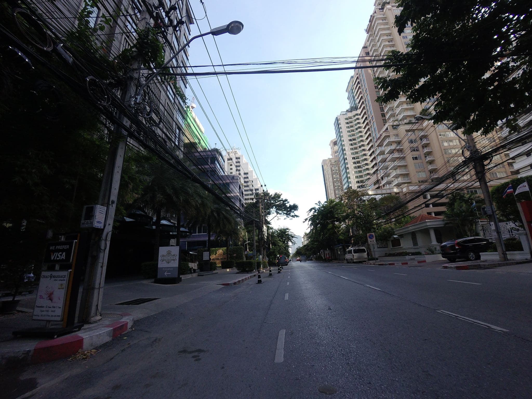 Street view near Swimming pool @ Muse Hotel, Makkasan — © mishari (CC BY-SA · Mapillary)