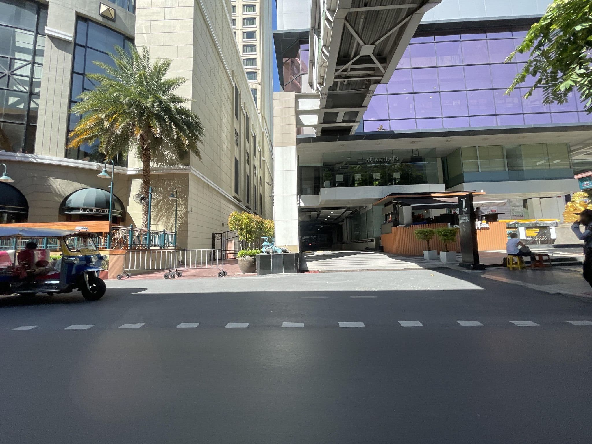 Street view near The Lobby, Makkasan — © filipb (CC BY-SA · Mapillary)