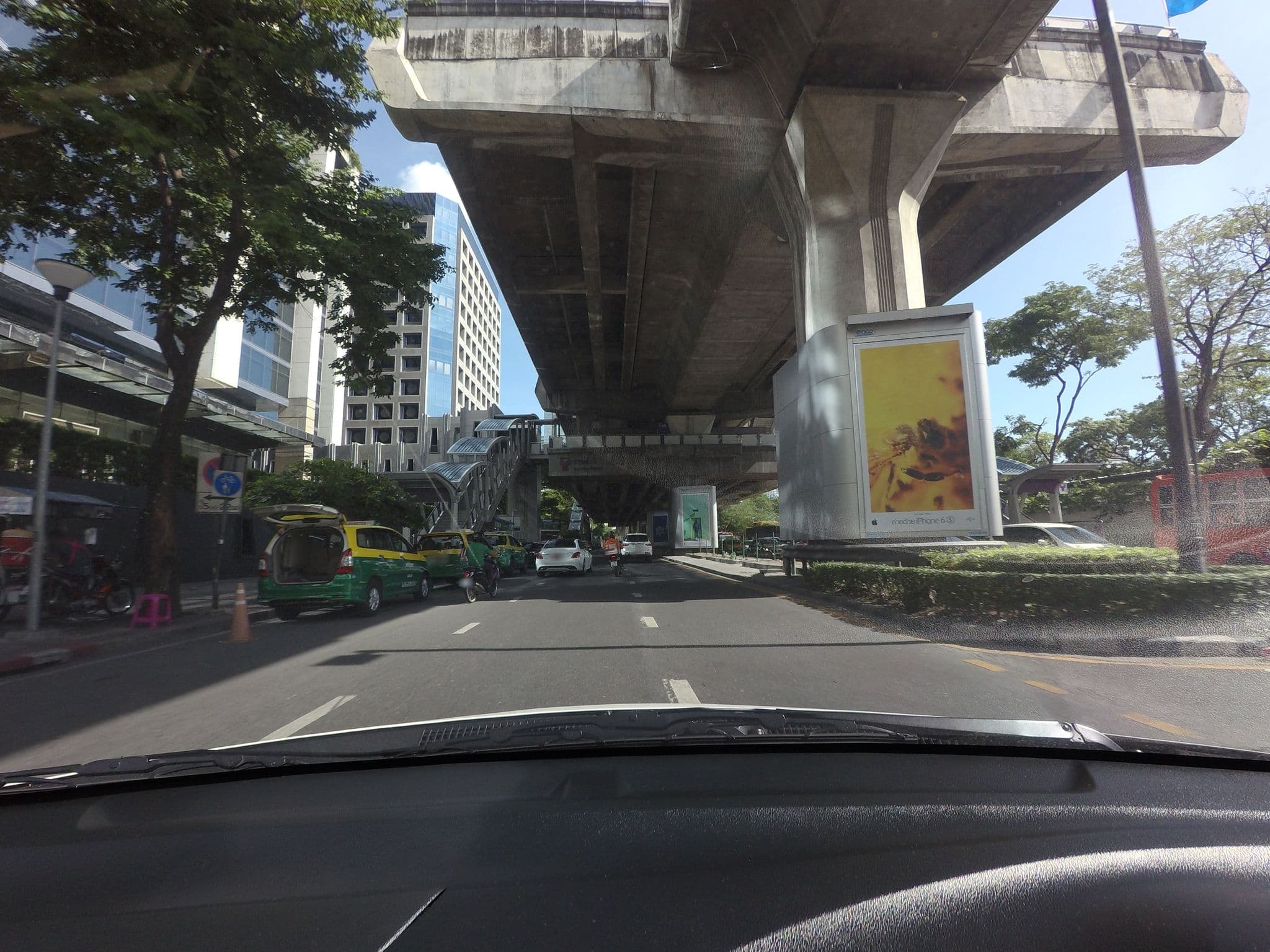 Street view near Reception, Makkasan — © mishari (CC BY-SA · Mapillary)
