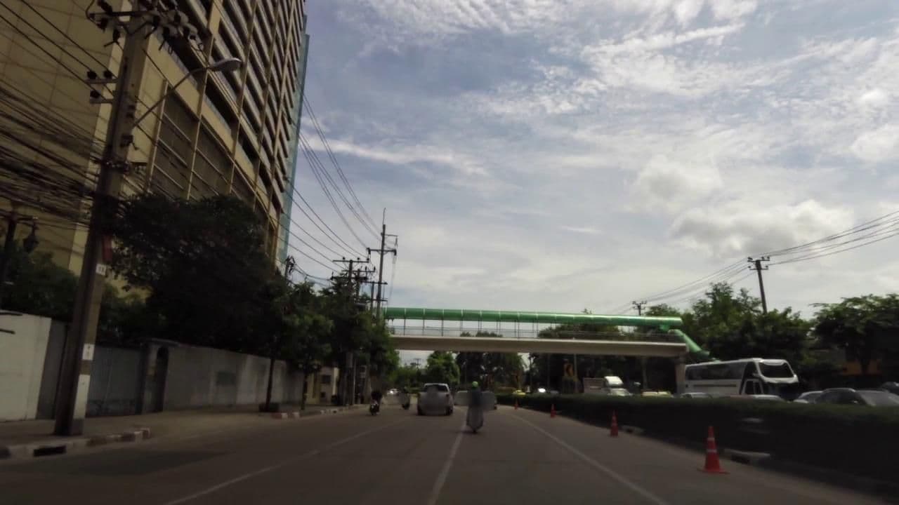Street view near Executive Office Park Plaza Sukhumvit Hotel, Watthana — © toffy (CC BY-SA · Mapillary)