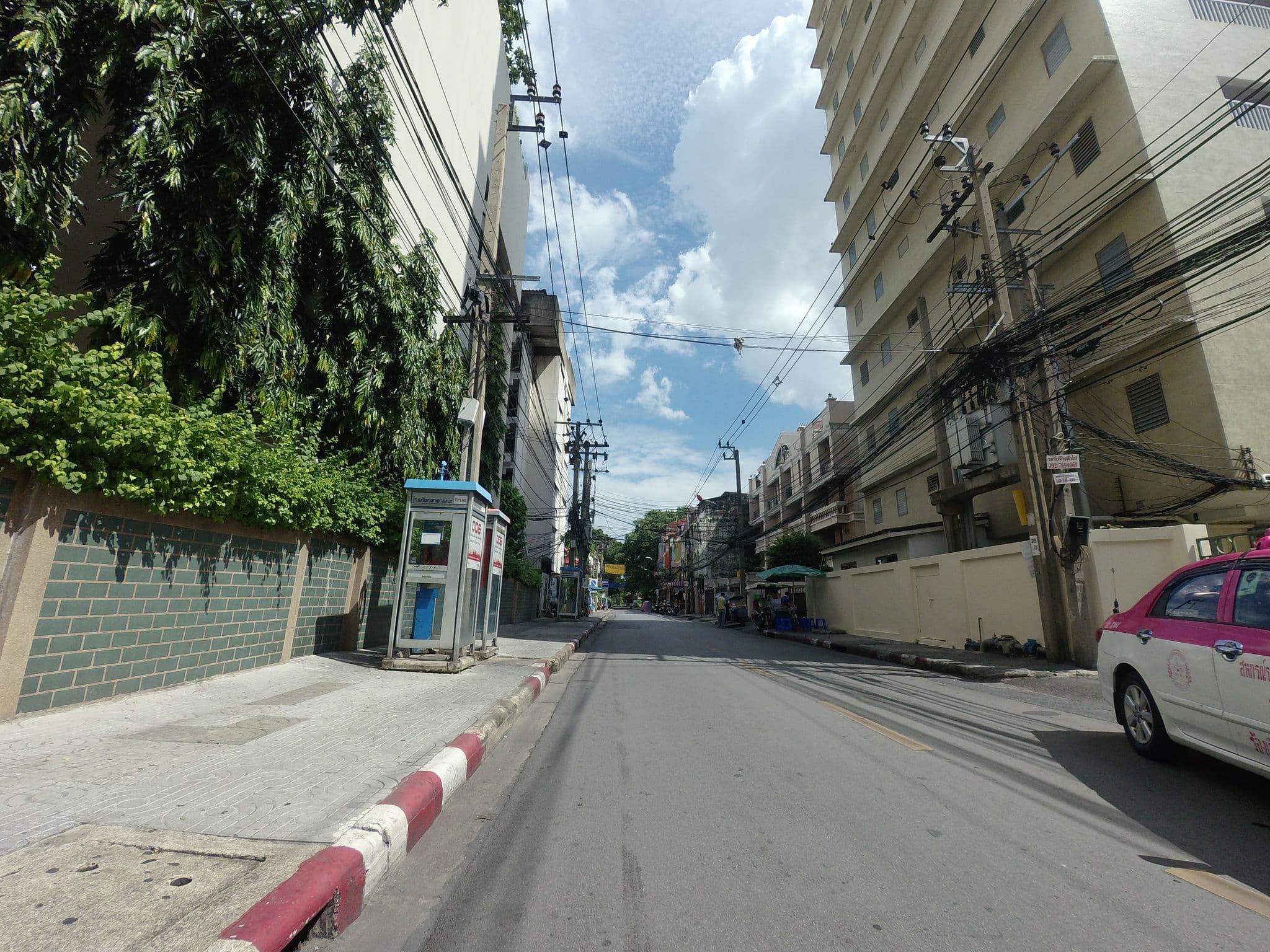 Street view near 23rd Floor, Makkasan — © mishari (CC BY-SA · Mapillary)