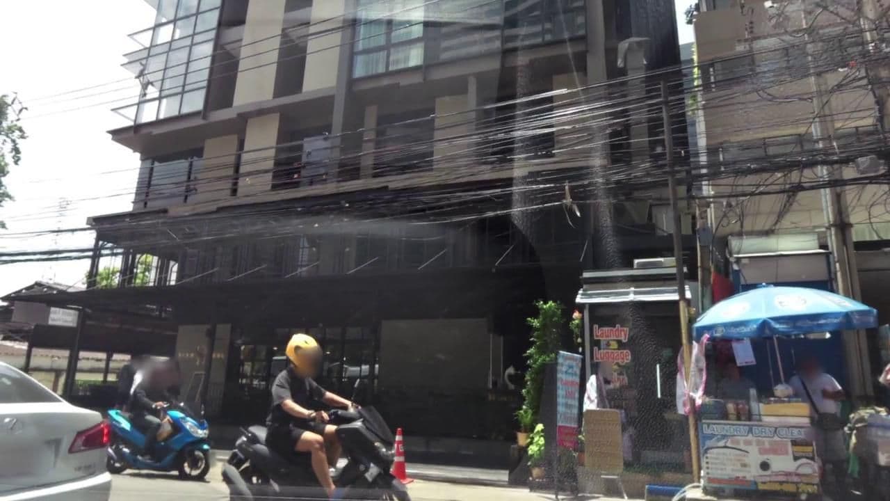 Street view near Akyra Tas Sukhumvit, Watthana — © toffy (CC BY-SA · Mapillary)