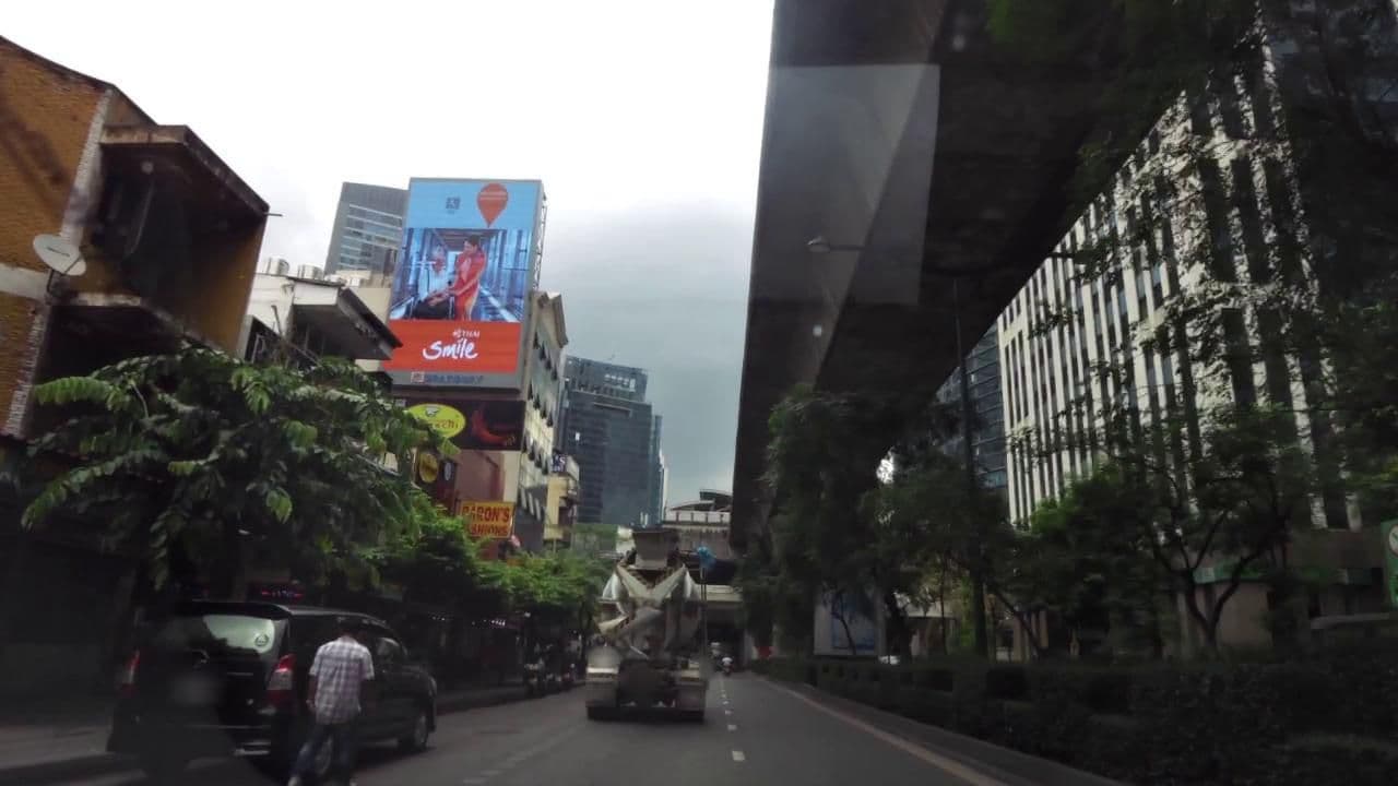 Street view near Rendezvous Bar, Makkasan — © toffy (CC BY-SA · Mapillary)