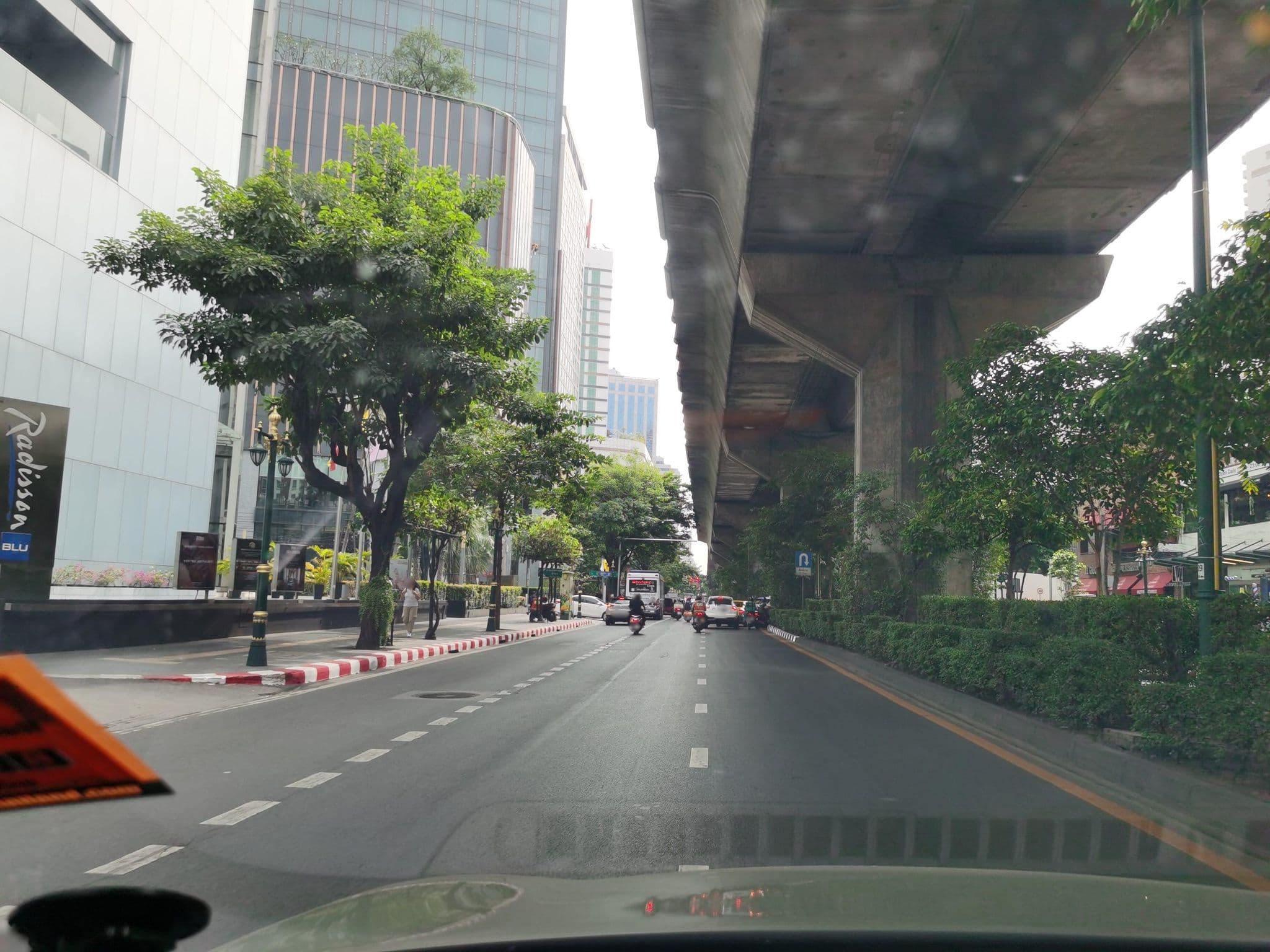 Street view near PREME BKK City Hostel, Watthana — © lin_wang (CC BY-SA · Mapillary)