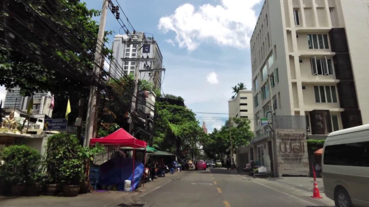 Street view near pool, Watthana — © toffy (CC BY-SA · Mapillary)
