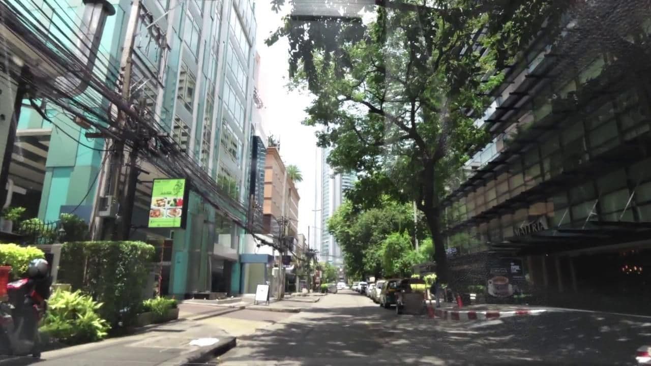 Street view near Park Plaza Bangkok Soi 18, Watthana — © toffy (CC BY-SA · Mapillary)