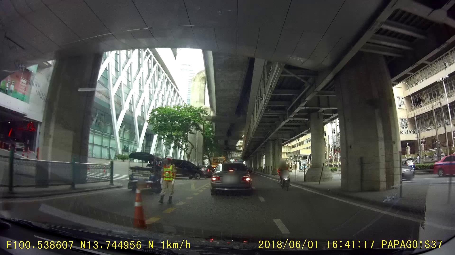 Street view near Canteen, Makkasan — © poramet (CC BY-SA · Mapillary)