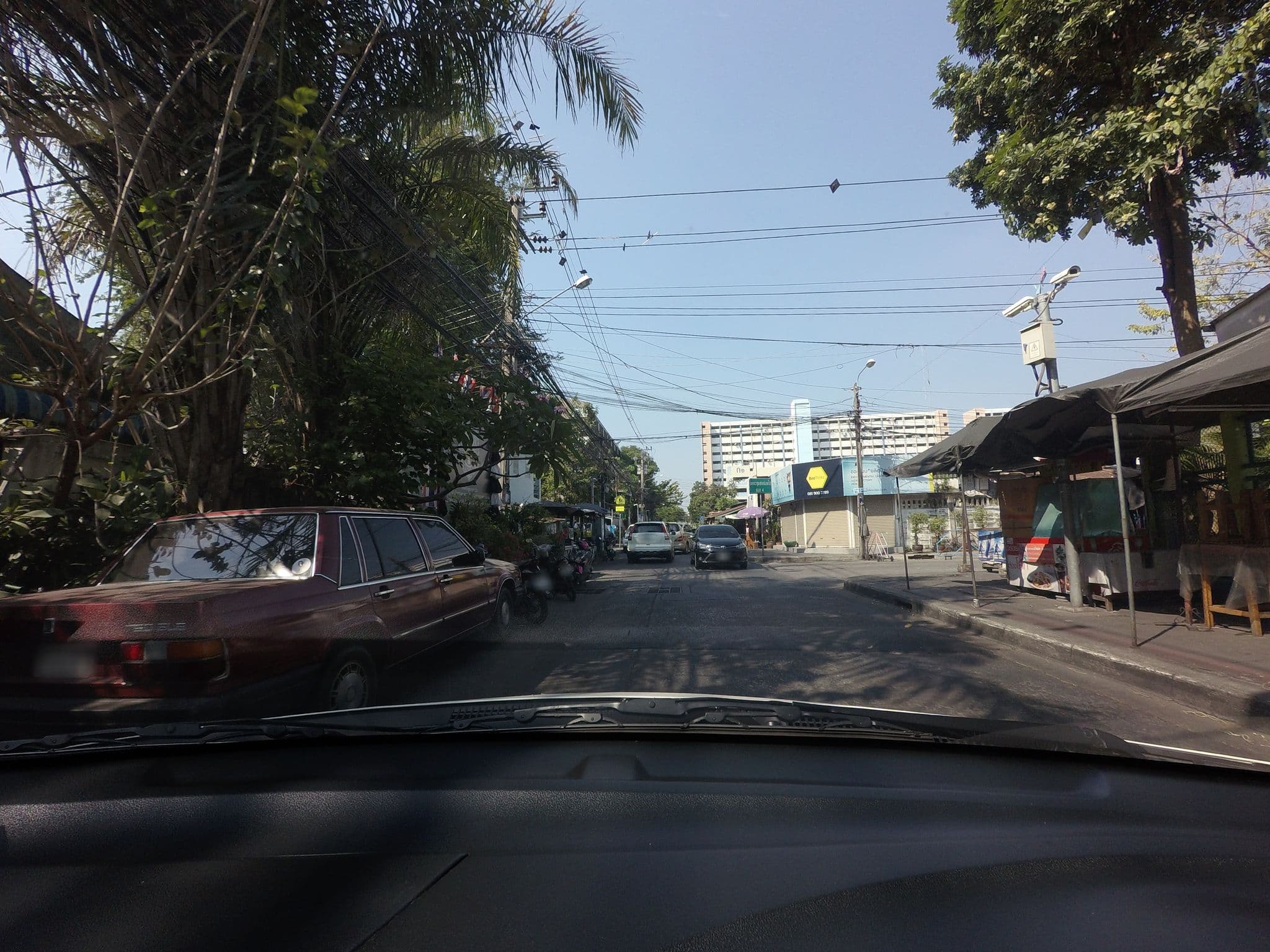 Street view near สวนเมืองพร Resort And Restaurant, Makkasan — © mishari (CC BY-SA · Mapillary)
