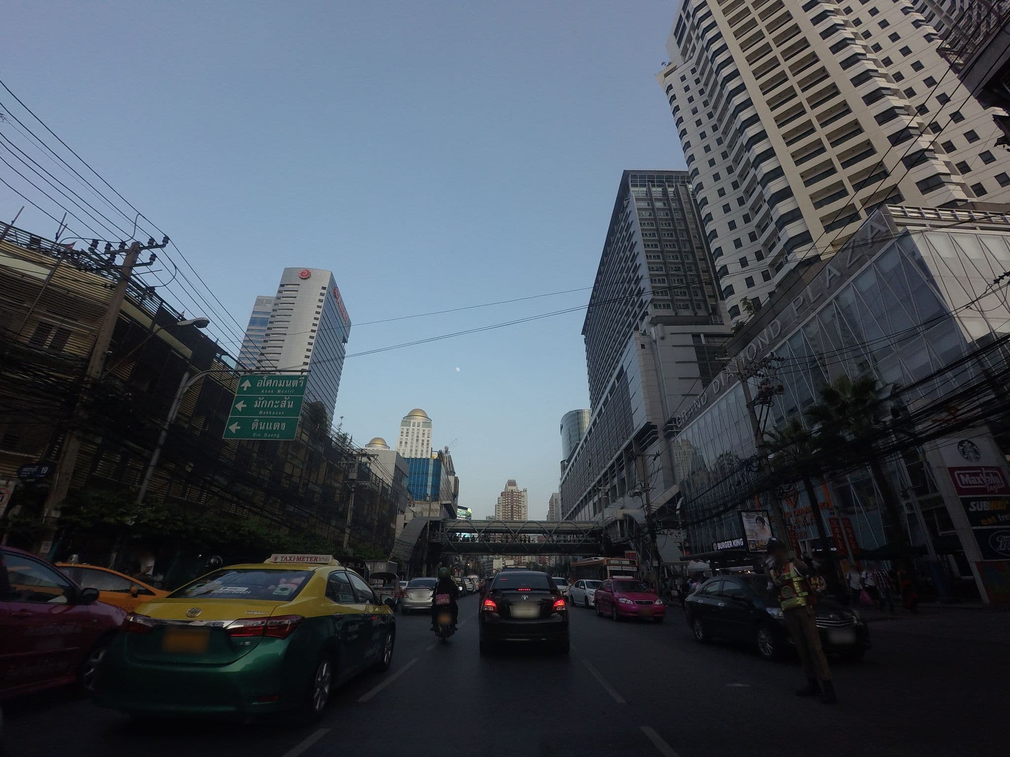Street view near The Briza Beach Resort&Spa, Samui, Makkasan — © mishari (CC BY-SA · Mapillary)