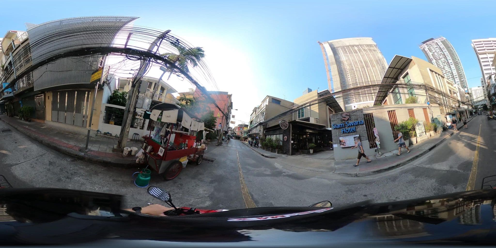 Street view near Swimming pool siam swana, Ratchathewi — © NatchaponJ (CC BY-SA · Mapillary)