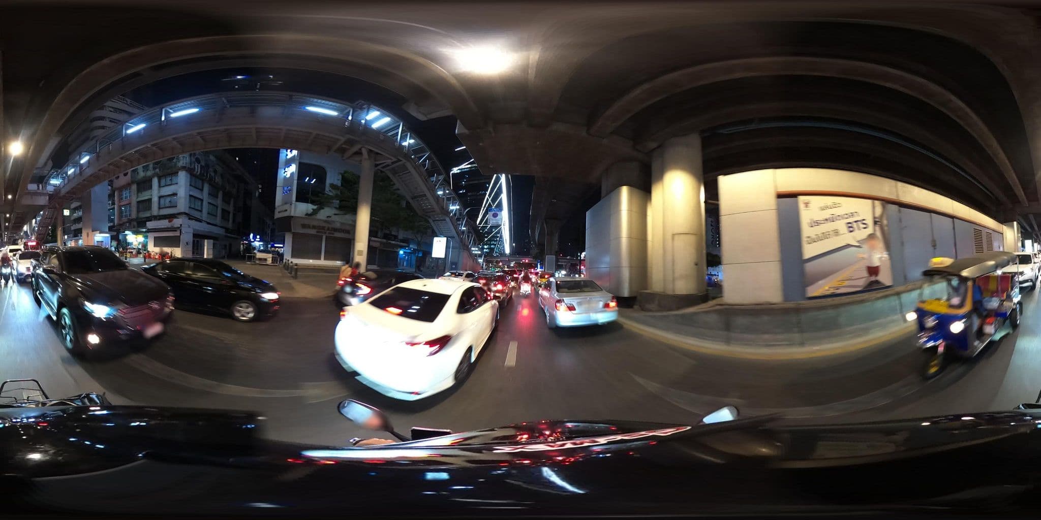 Street view near Bed One Block Hostel (เบด วัน บล็อก โฮสเทล), Ratchathewi — © NatchaponJ (CC BY-SA · Mapillary)
