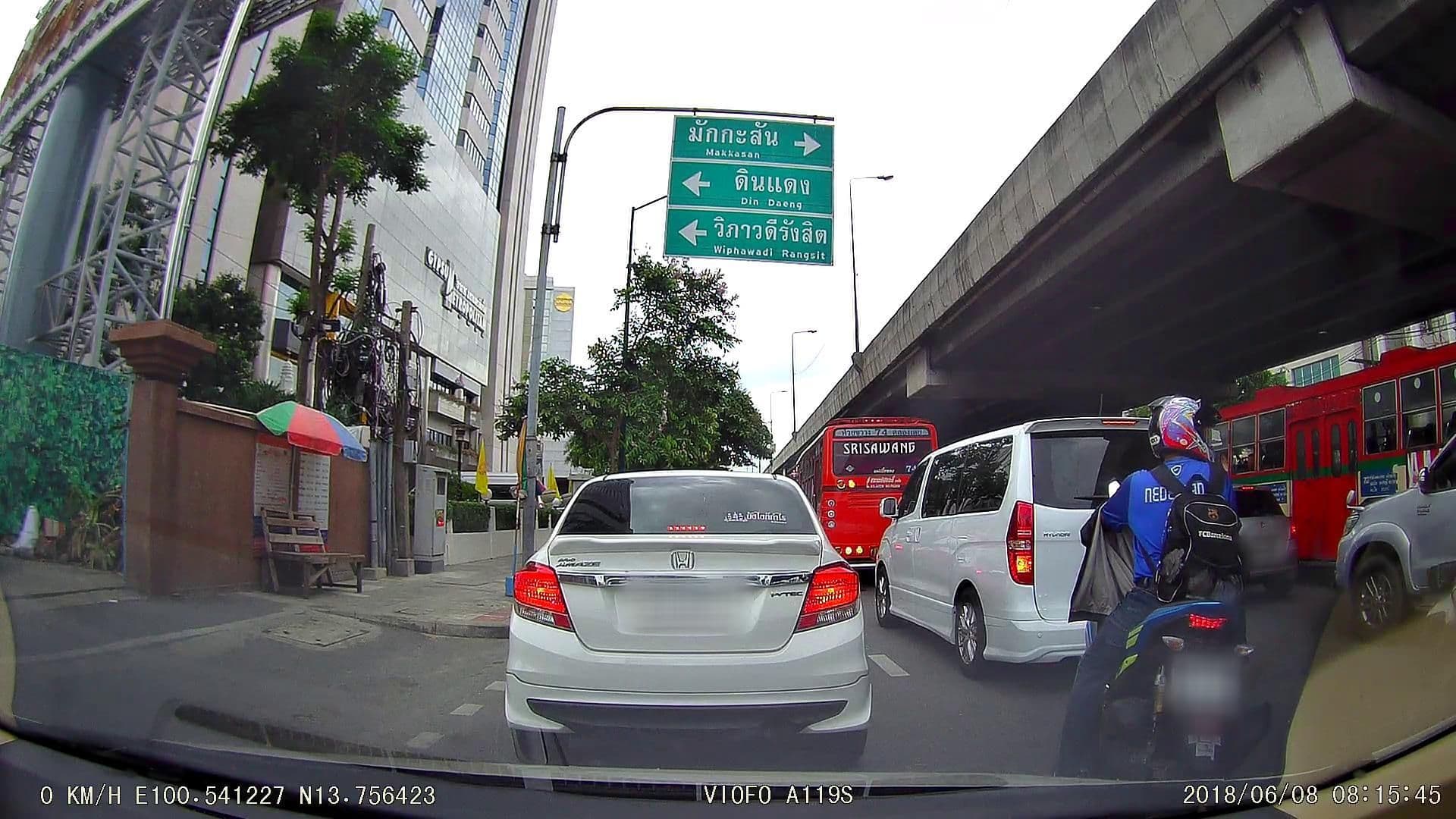 Street view near europa inn, Makkasan — © poramet (CC BY-SA · Mapillary)