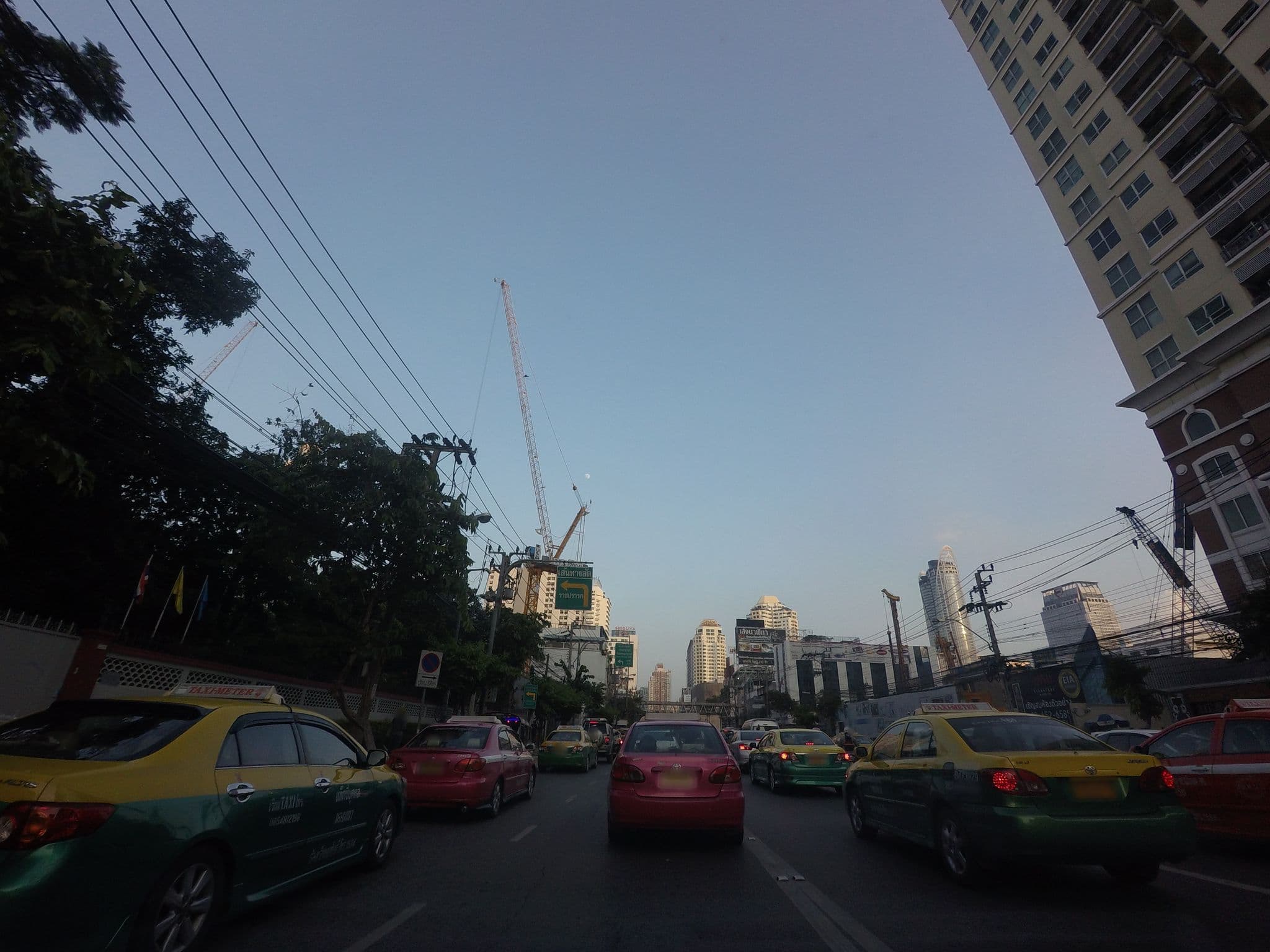 Street view near Room 323, Ratchathewi — © mishari (CC BY-SA · Mapillary)