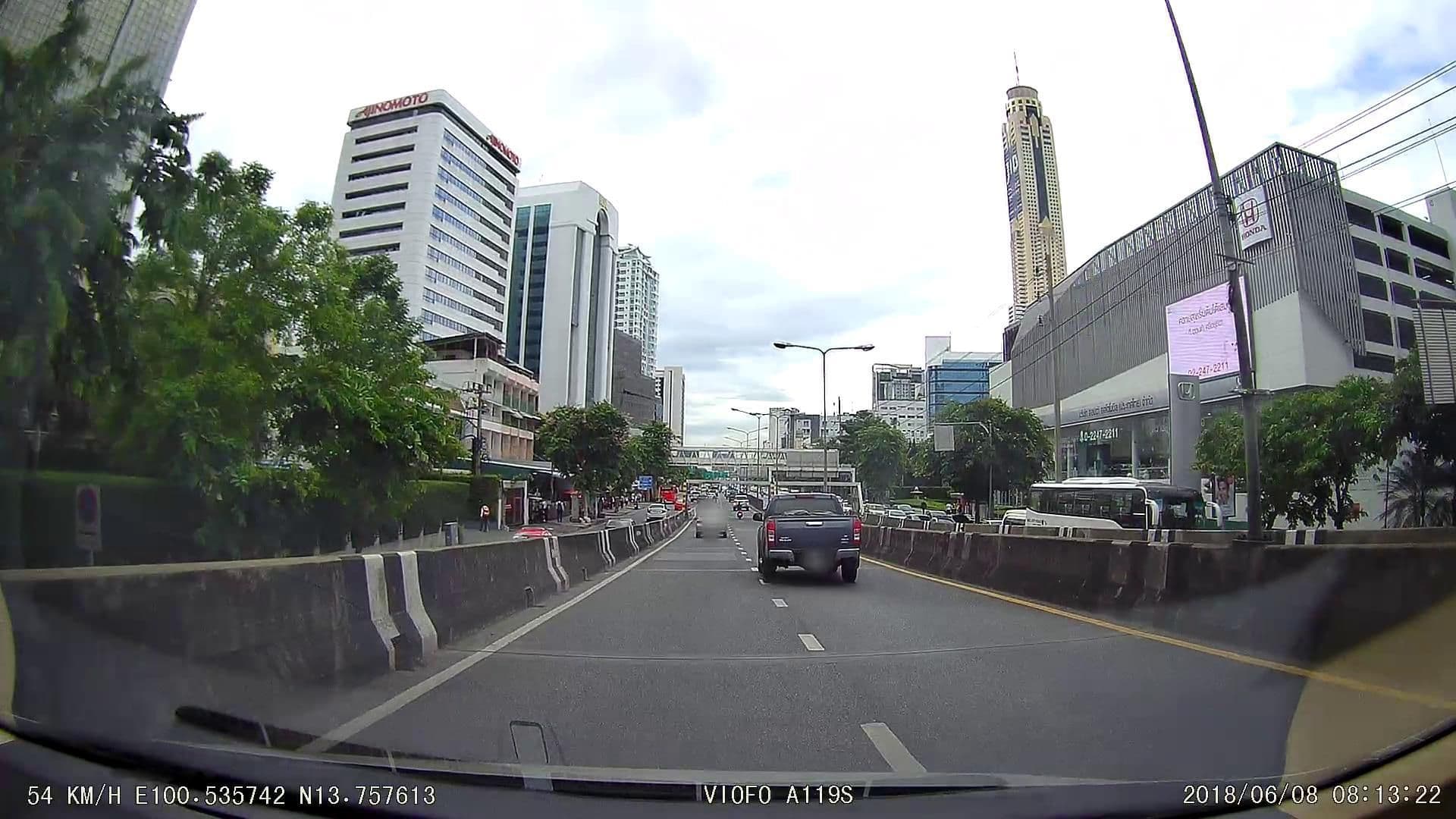 Street view near ห้องกมลพร, Ratchathewi — © poramet (CC BY-SA · Mapillary)