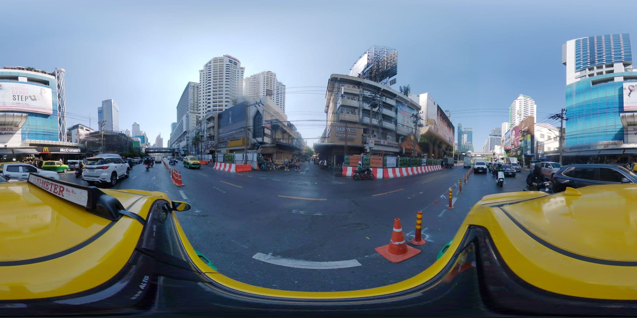 Street view near GLOW Hotel Pratunam, Makkasan — © mapconcierge (CC BY-SA · Mapillary)