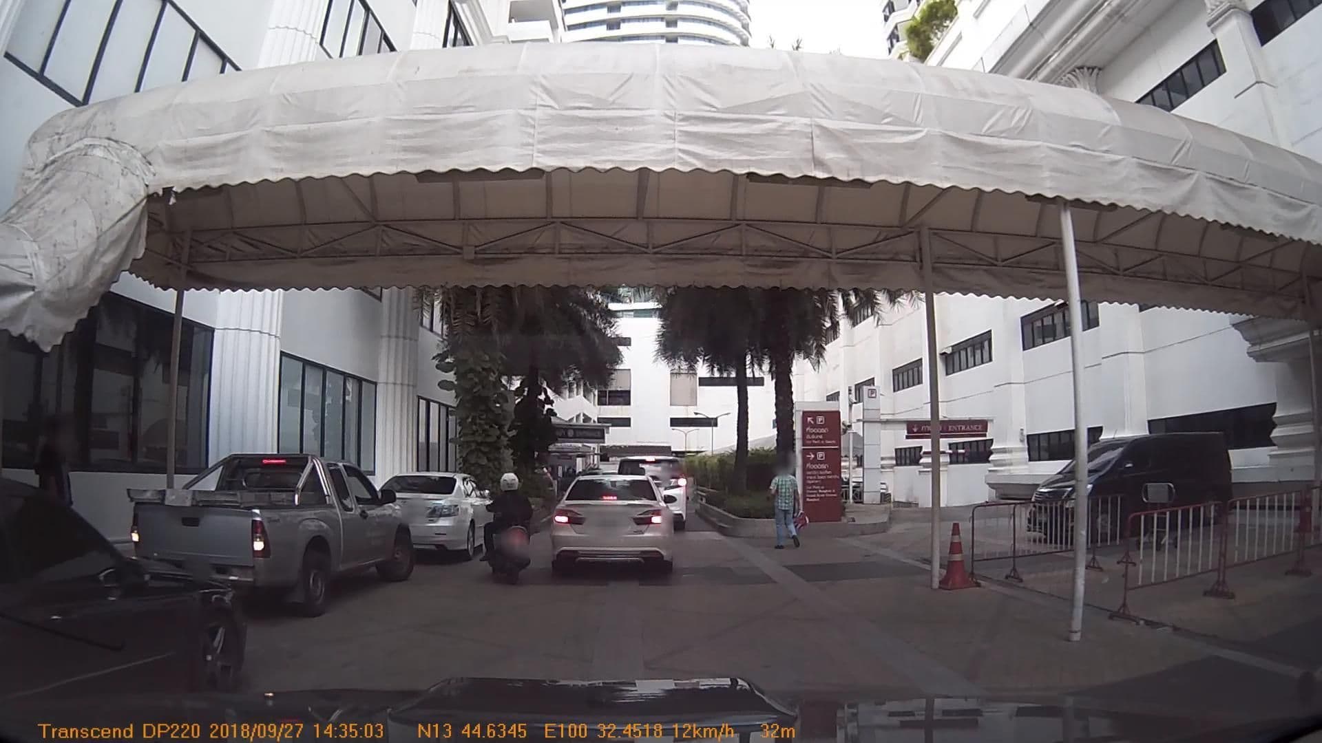 Street view near Erawan Pool, Makkasan — © mapcreator (CC BY-SA · Mapillary)