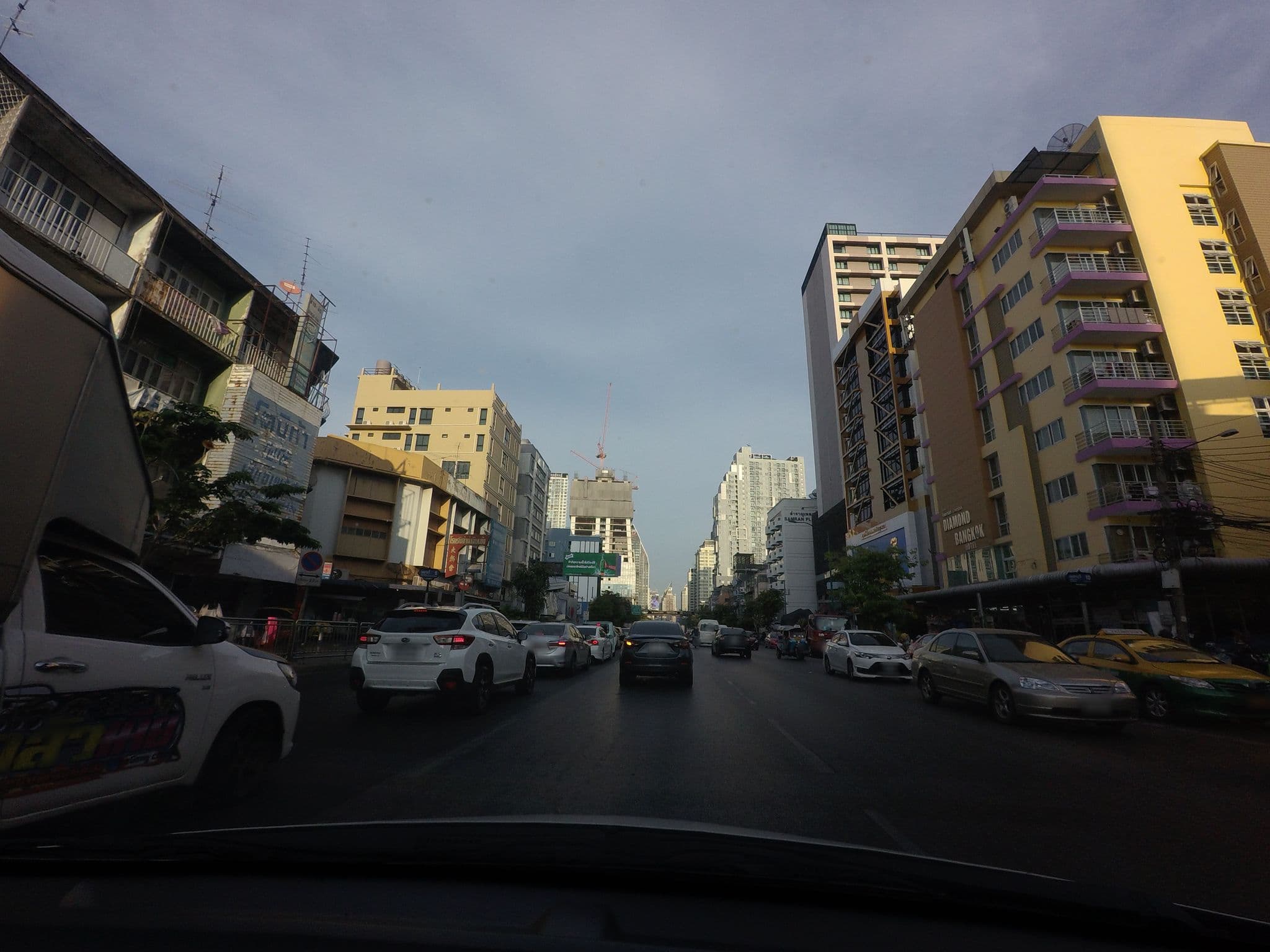 Street view near Diamond Bangkok Hotel, Ratchathewi — © mishari (CC BY-SA · Mapillary)