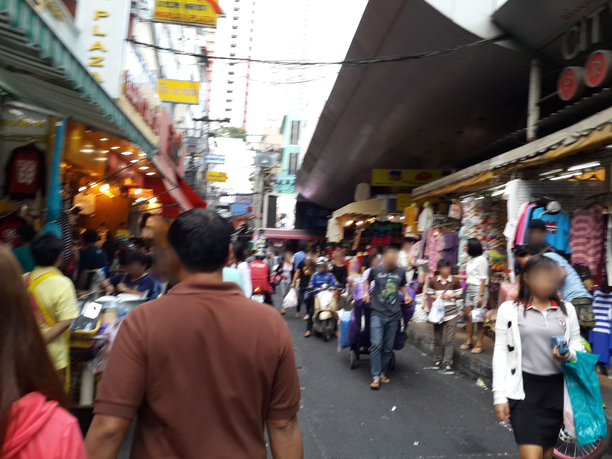 Street view near Lobby, Makkasan — © mishari (CC BY-SA · Mapillary)