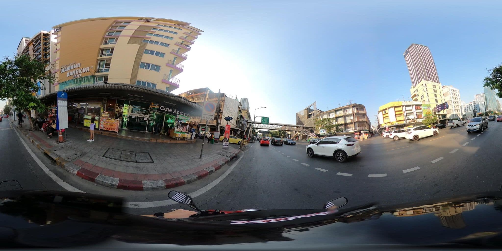 Street view near บางกอก ไดมอนด์, Ratchathewi — © NatchaponJ (CC BY-SA · Mapillary)