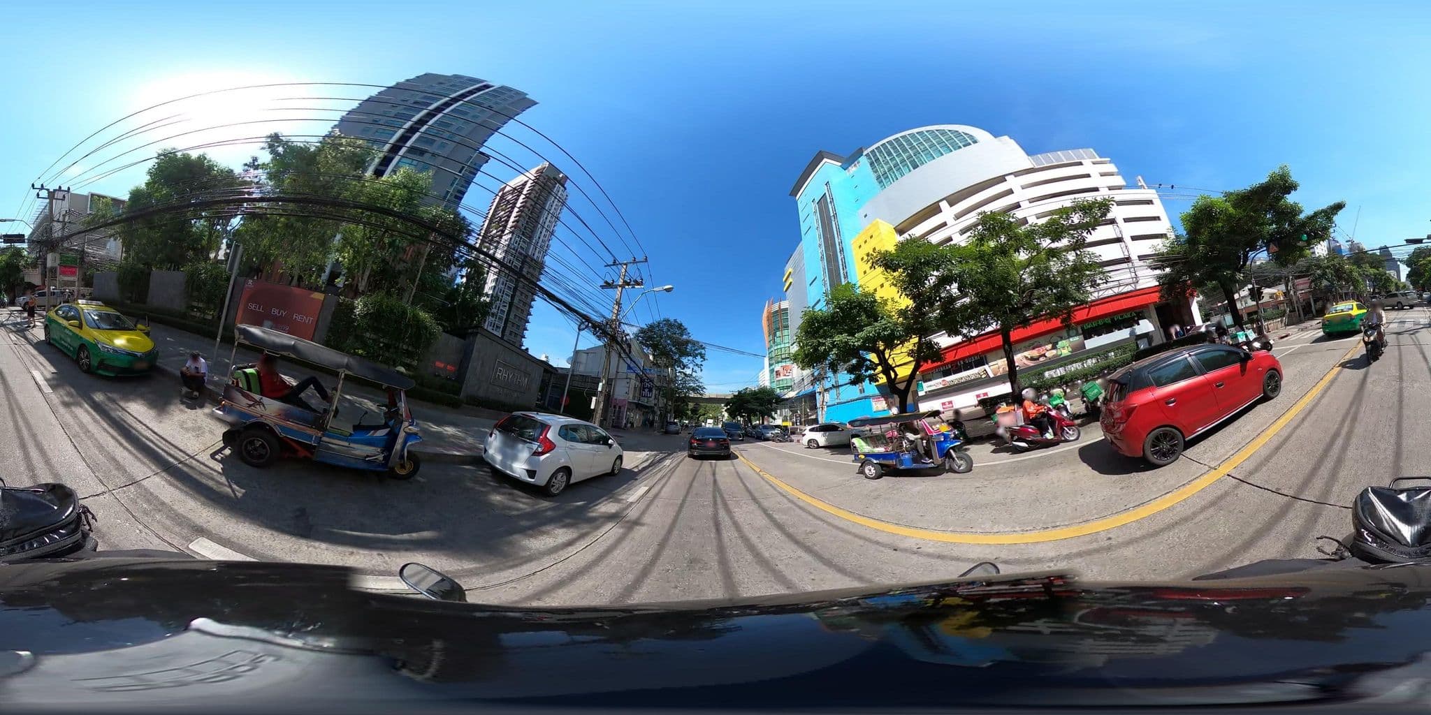 Street view near motel กรุงไทย ม่านรูด, Ratchathewi — © NatchaponJ (CC BY-SA · Mapillary)