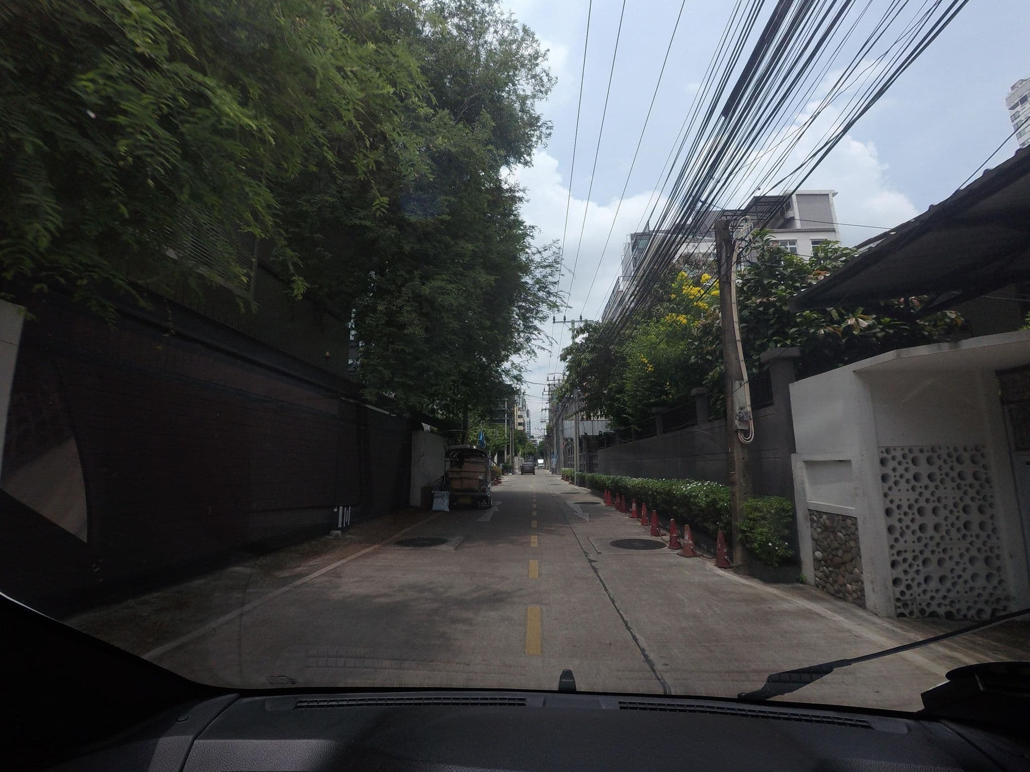 Street view near I Galleria Hotel - Sukhumvit Soi 13, Makkasan — © mishari (CC BY-SA · Mapillary)