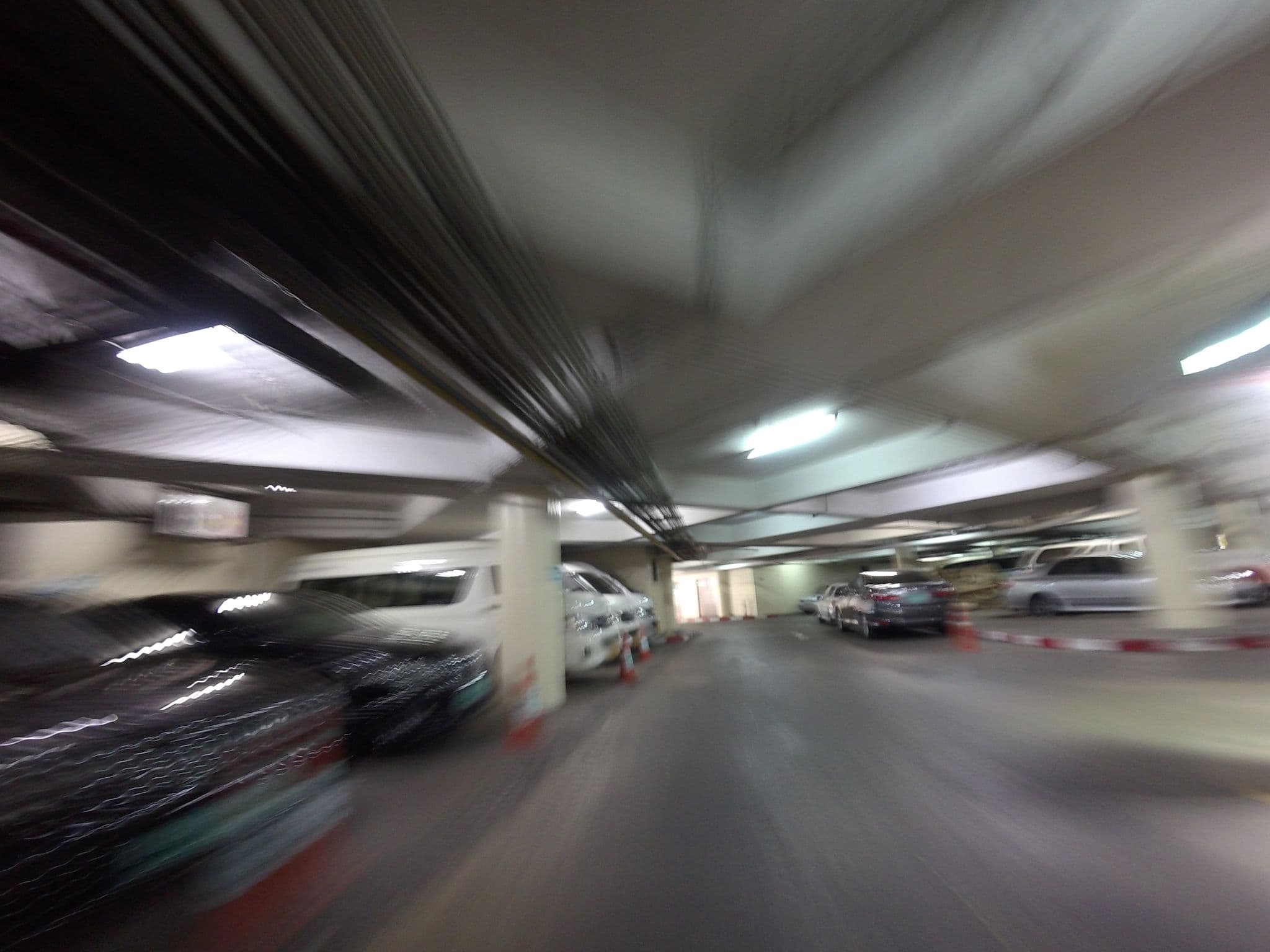 Street view near Swissôtel Nai Lert Park Bangkok, Makkasan — © mishari (CC BY-SA · Mapillary)