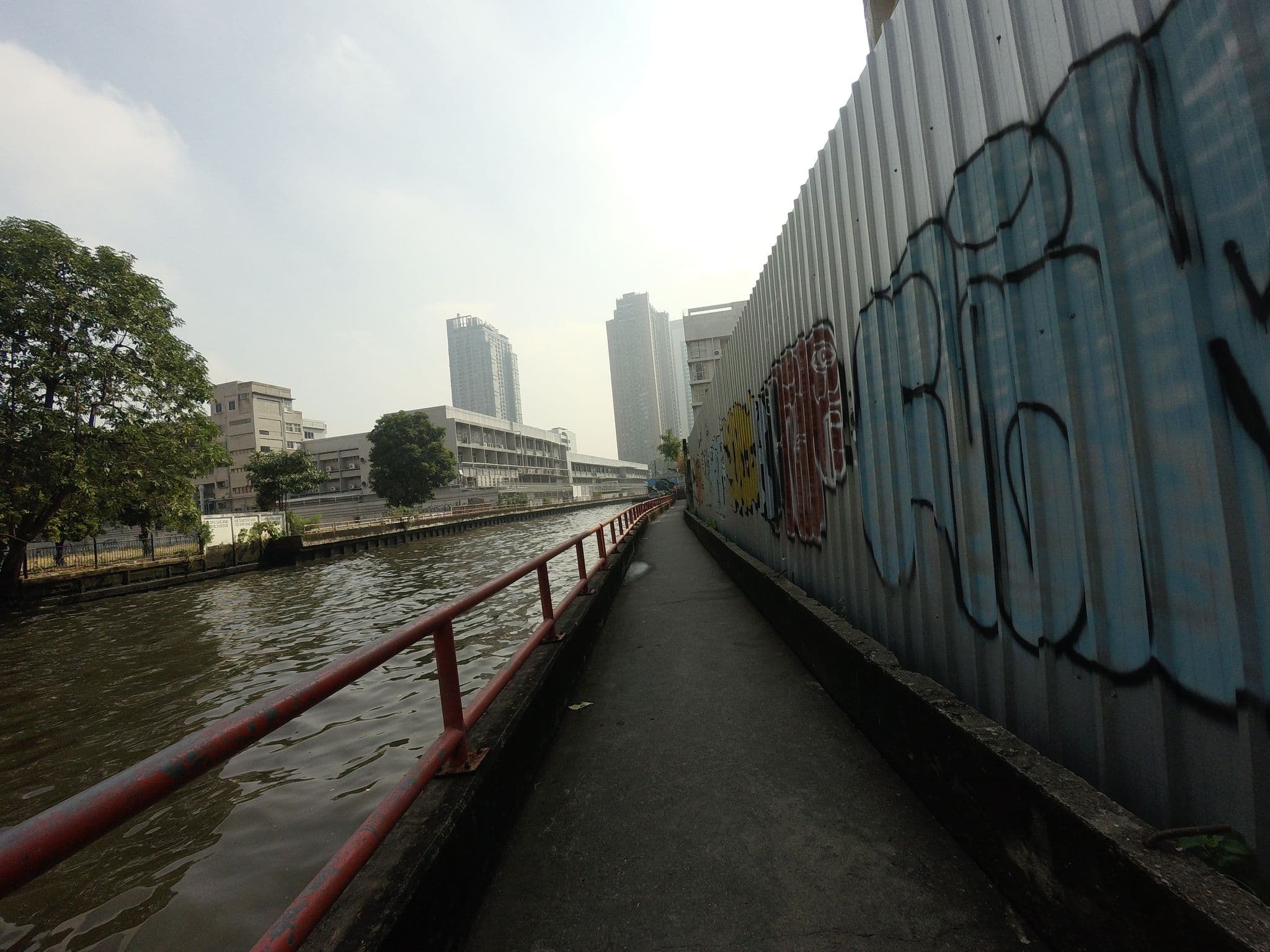 Street view near Swimming Pool, Makkasan — © mishari (CC BY-SA · Mapillary)