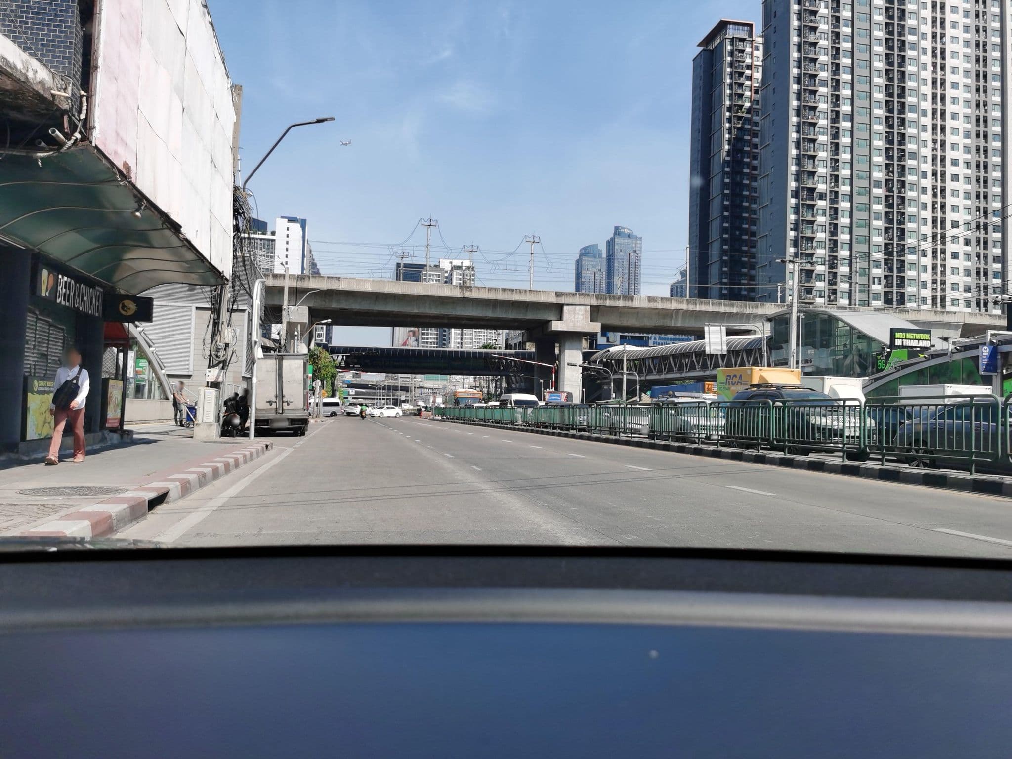 Street view near Unico Premier MetroLink, Makkasan — © lin_wang (CC BY-SA · Mapillary)