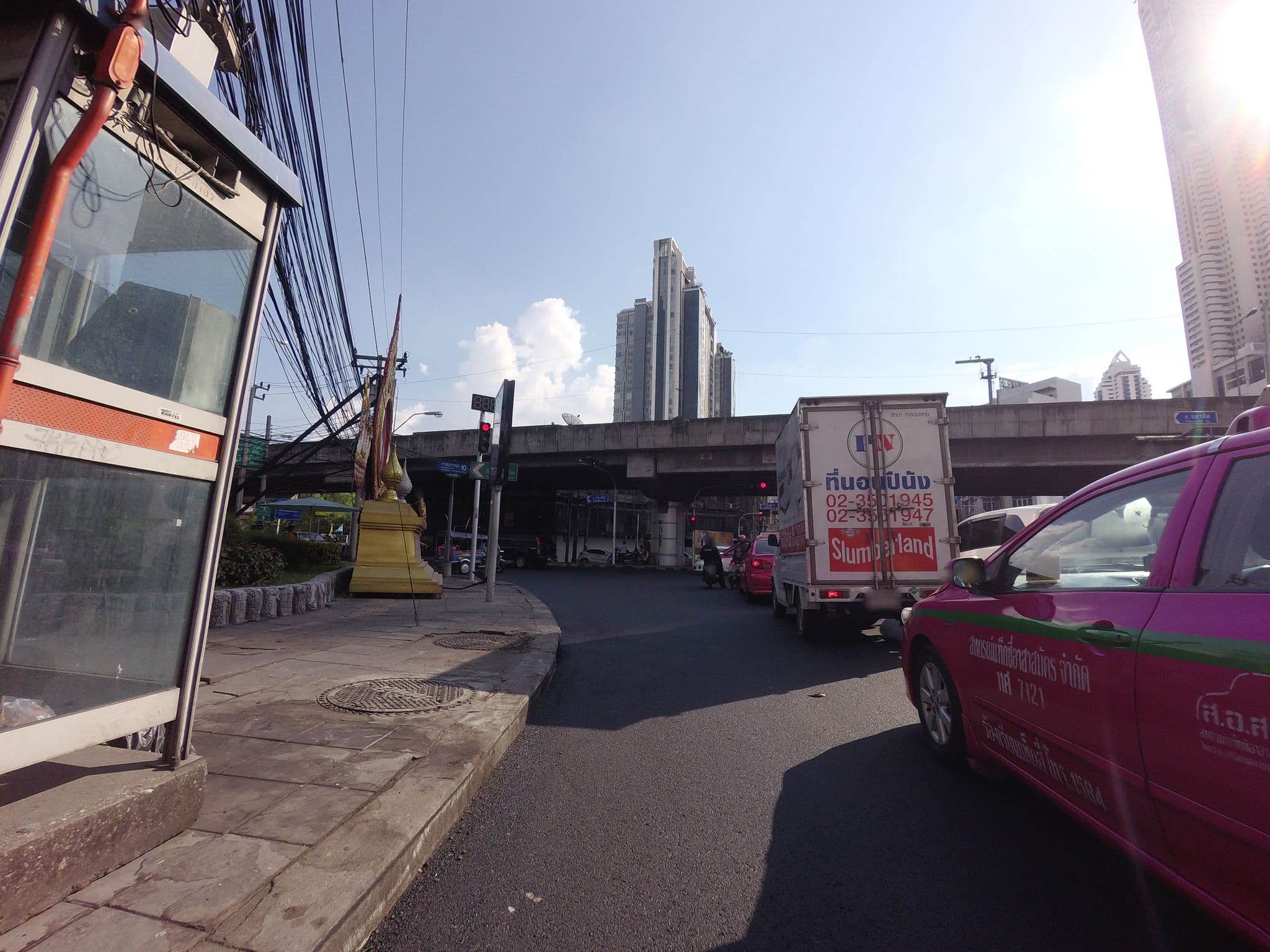 Street view near The Season Hotel, Makkasan — © mishari (CC BY-SA · Mapillary)