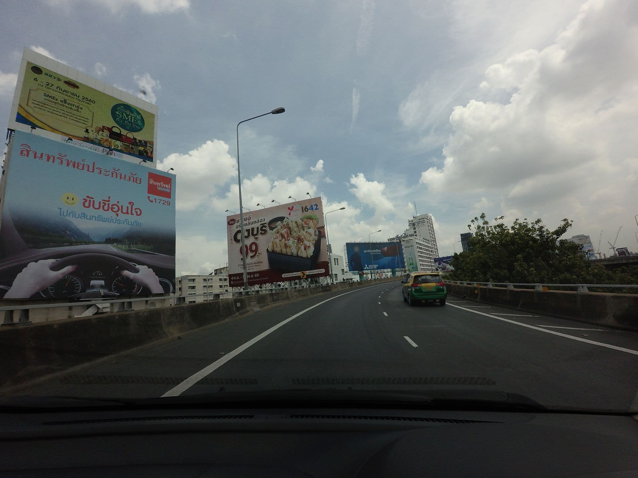 Street view near bangkok marriot executive apartments, Makkasan — © mishari (CC BY-SA · Mapillary)