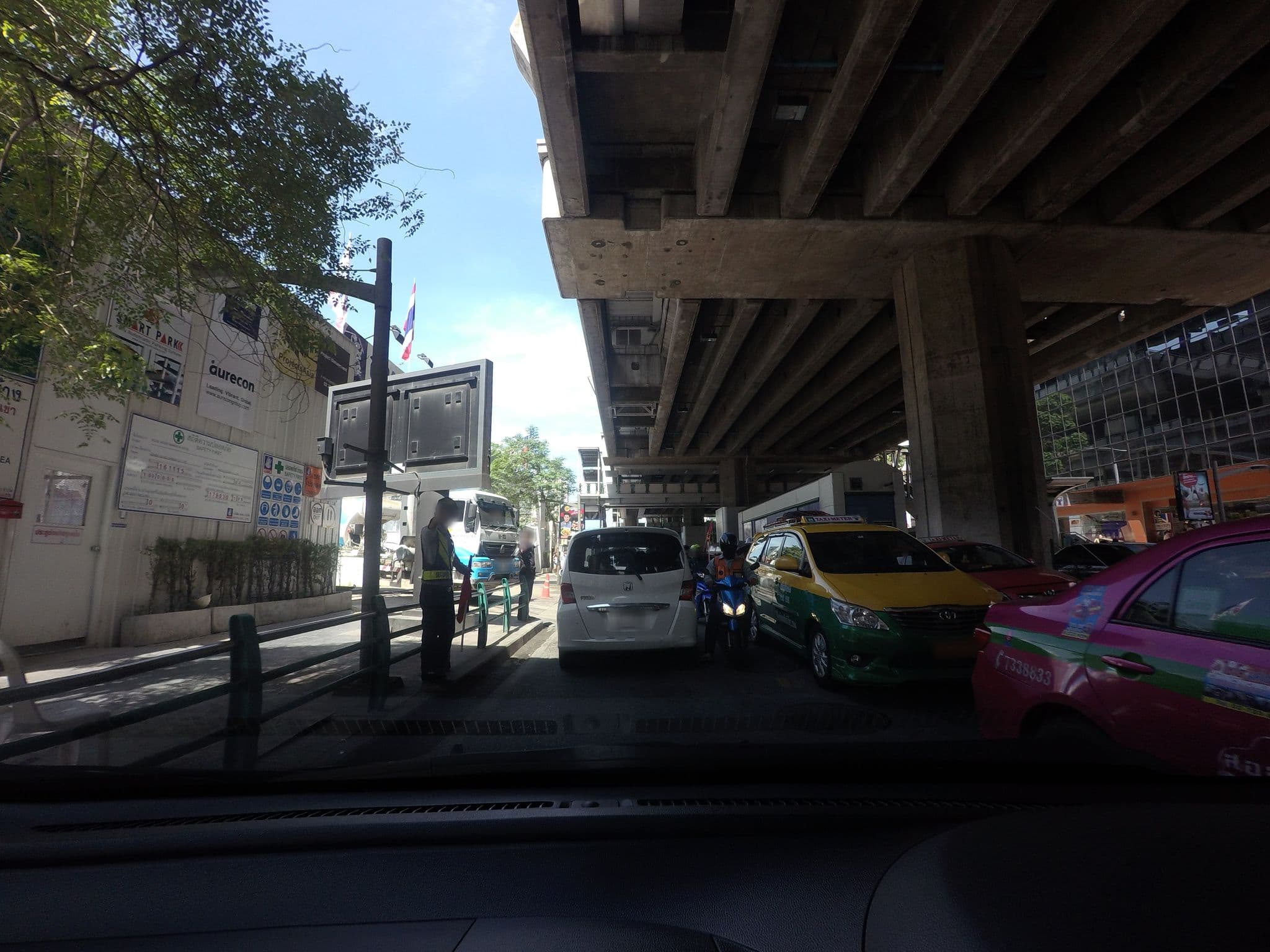 Street view near Swimming Pool, Makkasan — © mishari (CC BY-SA · Mapillary)