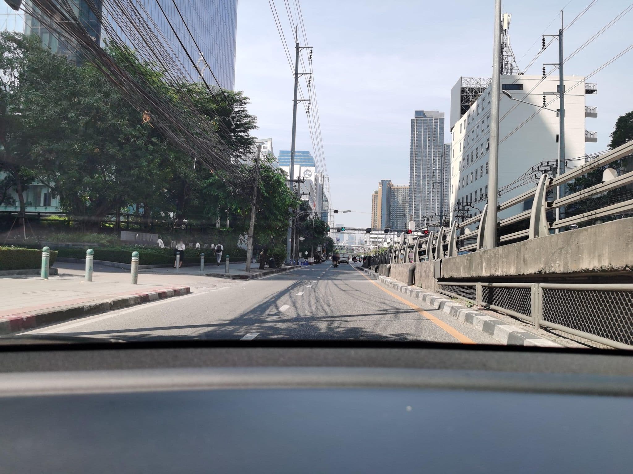 Street view near Asoke Oriental Residence, Makkasan — © lin_wang (CC BY-SA · Mapillary)