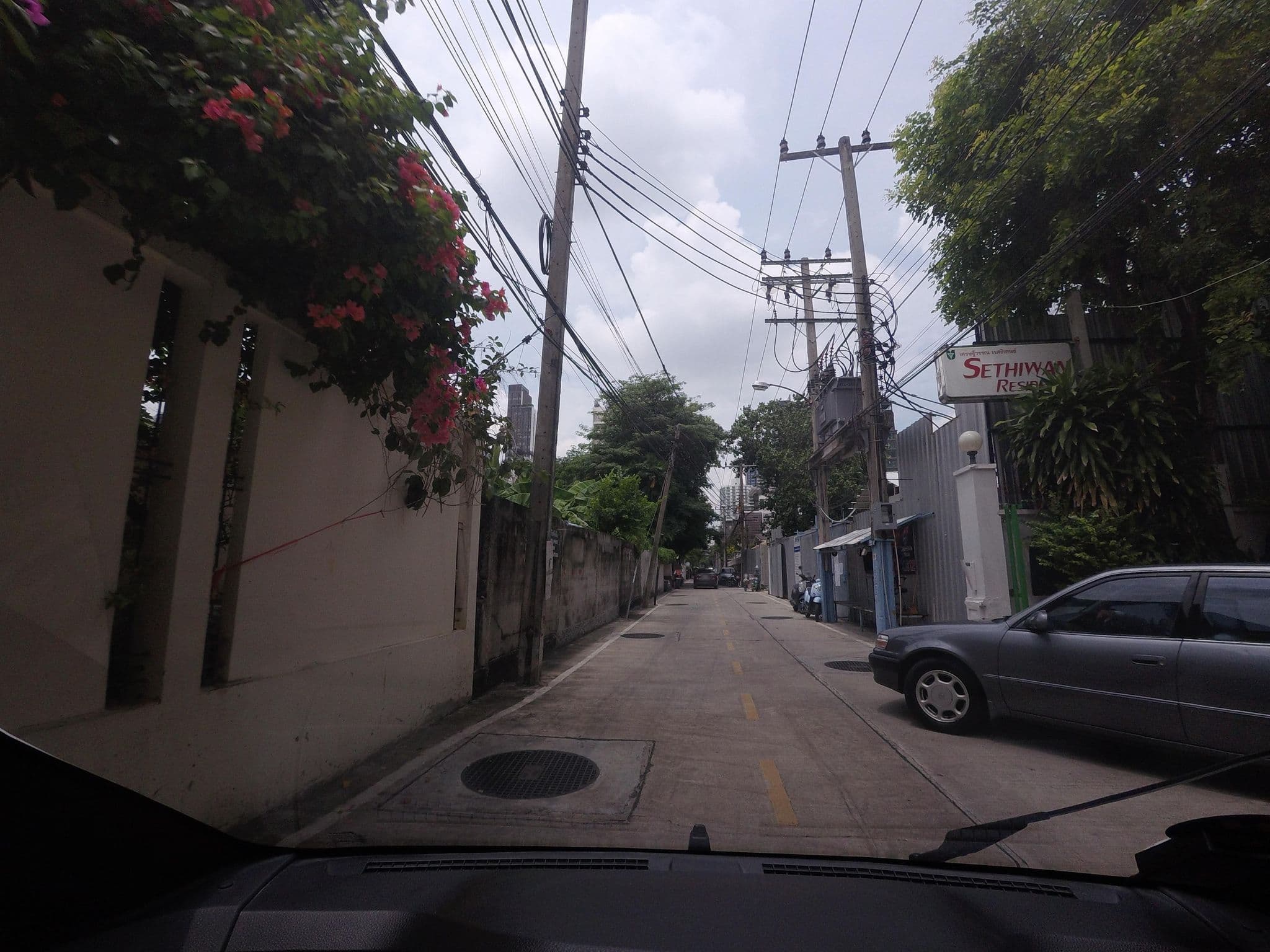 Street view near Aspira Hiptique Sukhumvit 13, Makkasan — © mishari (CC BY-SA · Mapillary)