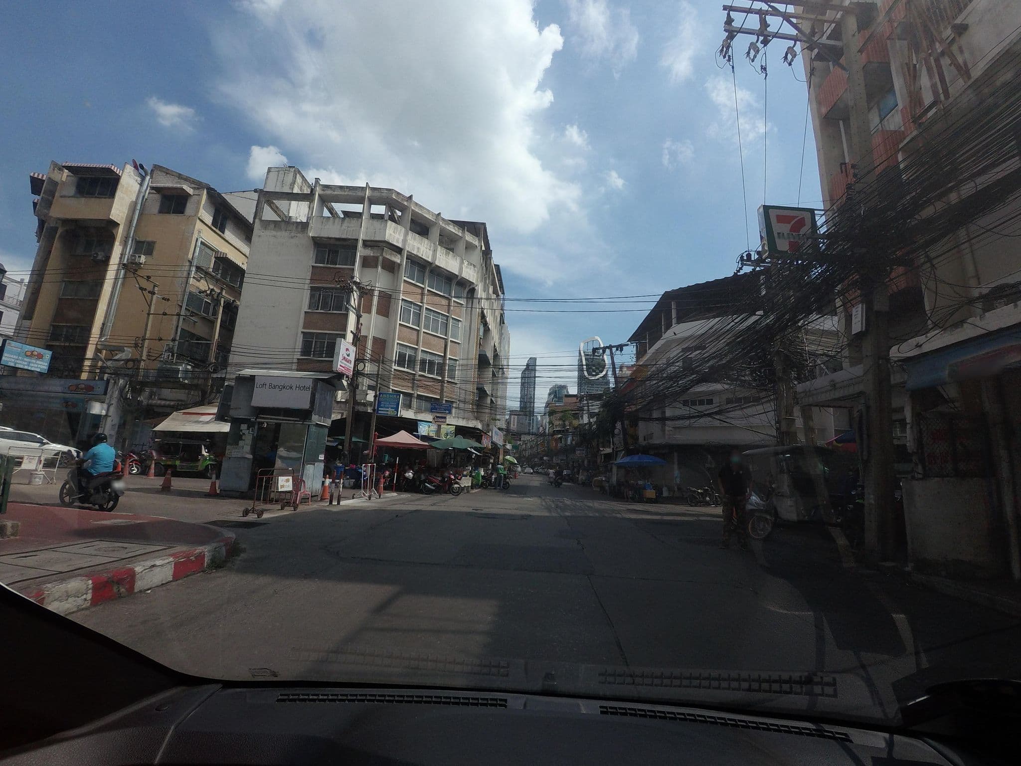 Street view near Shri Vrindavan, Makkasan — © mishari (CC BY-SA · Mapillary)