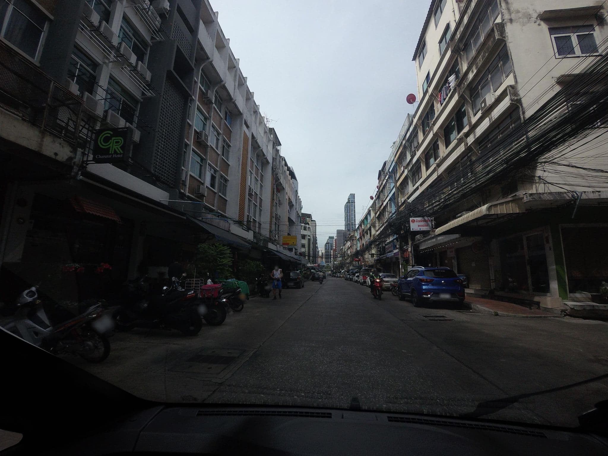 Street view near Airport Link Guesthouse, Makkasan — © mishari (CC BY-SA · Mapillary)