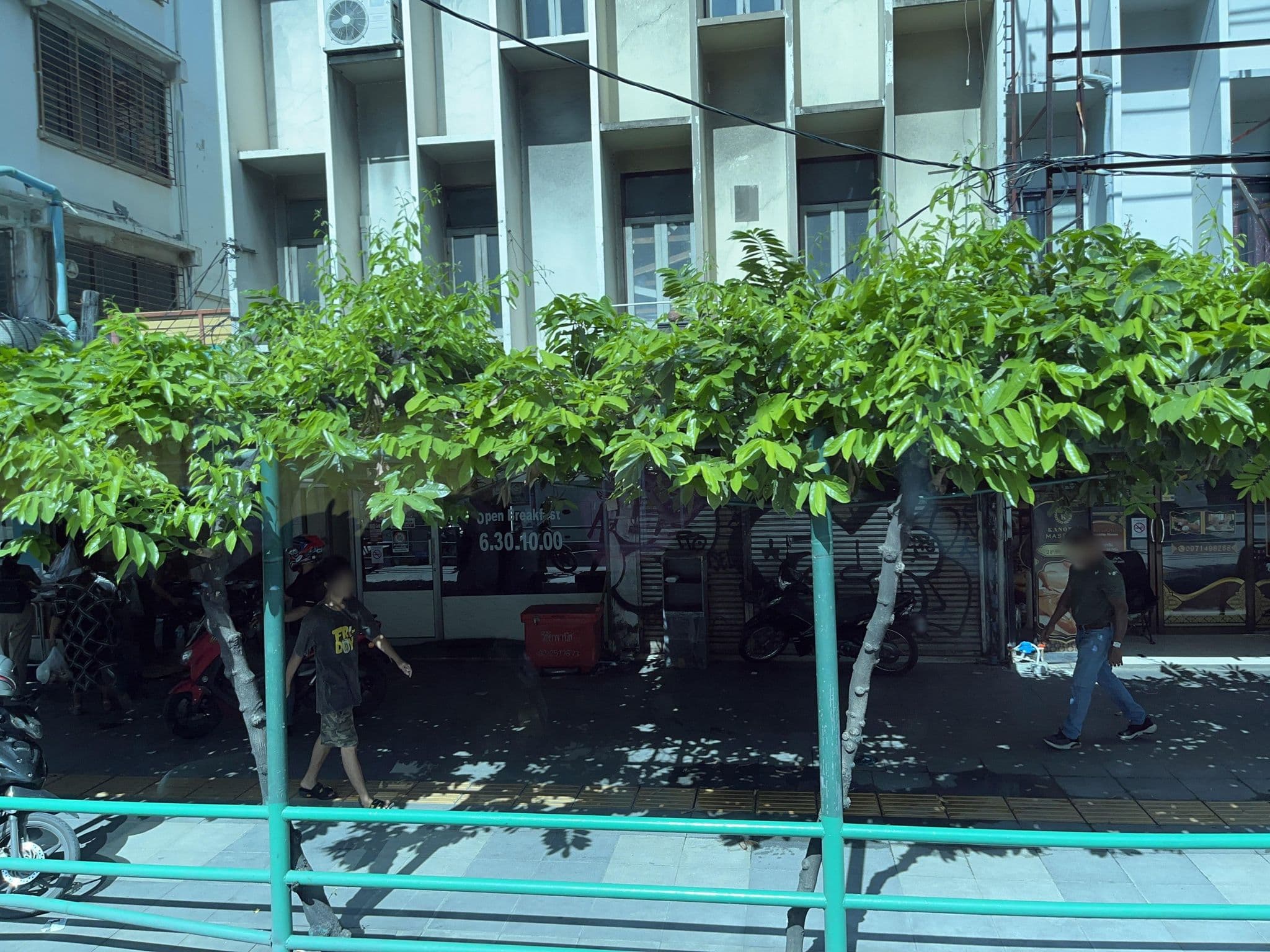 Street view near LAF Cafe&Hostel PRATUNAM, Makkasan — © DriveWithHoang (CC BY-SA · Mapillary)