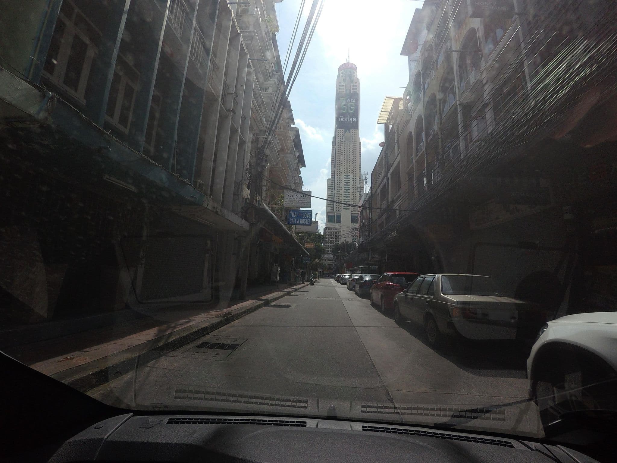 Street view near The Exchange Hostel, Makkasan — © mishari (CC BY-SA · Mapillary)