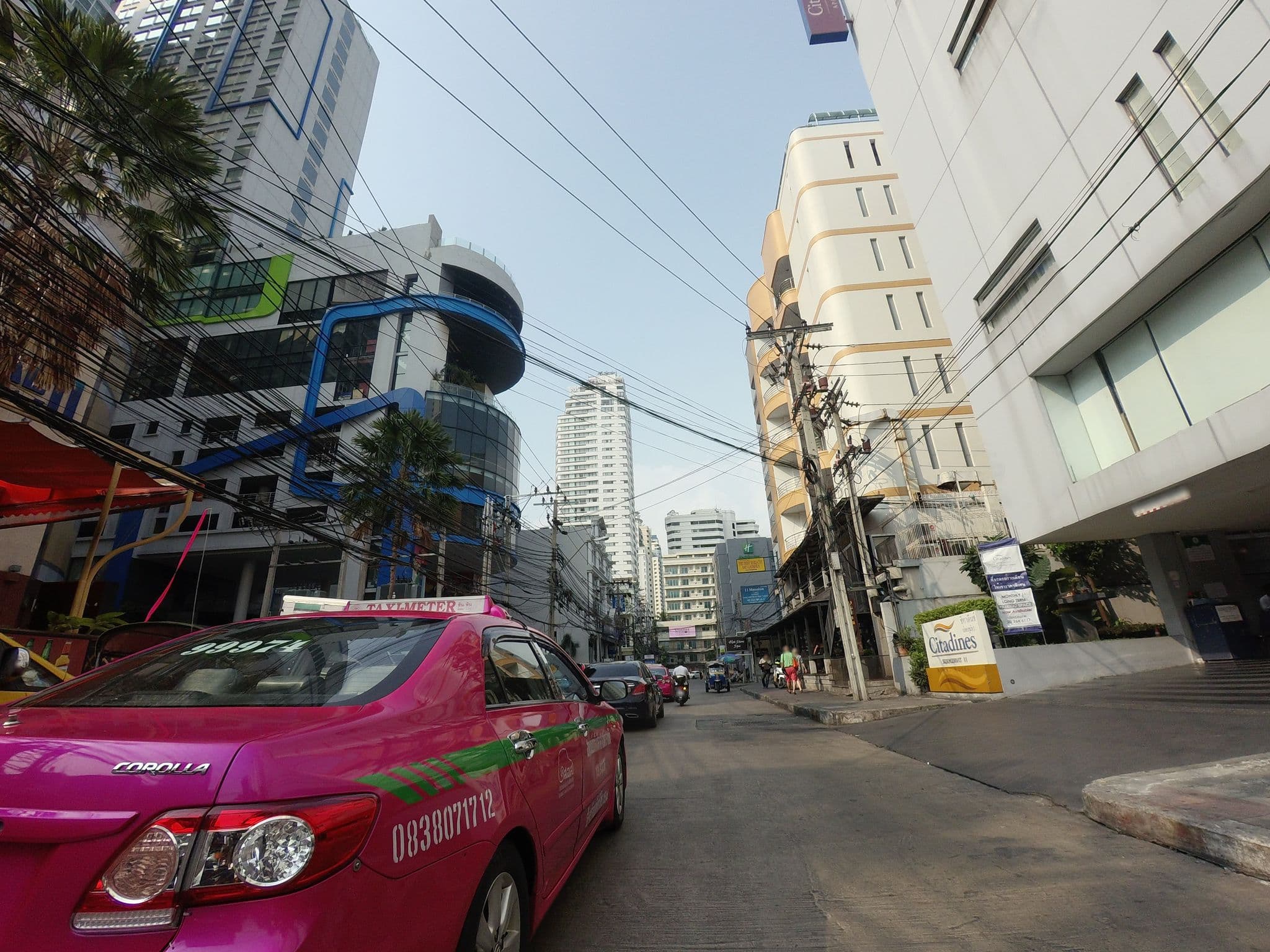 Street view near MAC Boutique Suites Sukhumvit 7 Bangkok, Makkasan — © mishari (CC BY-SA · Mapillary)