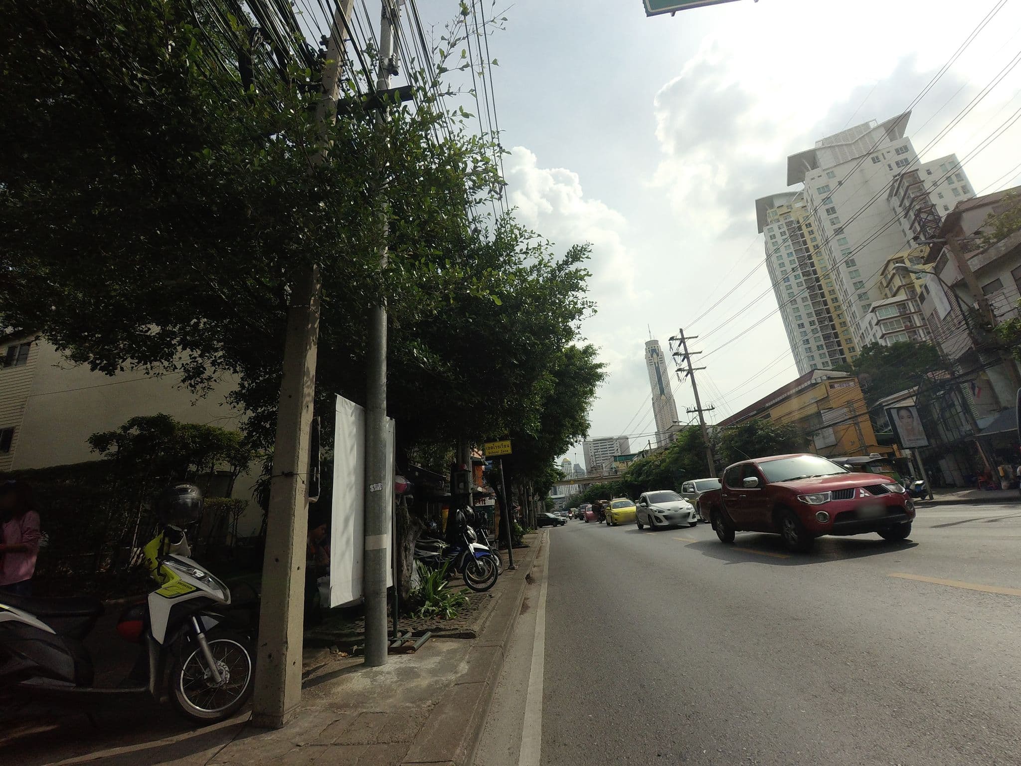 Street view near โรงแรม All Season รางน้ำ, Ratchathewi — © mishari (CC BY-SA · Mapillary)
