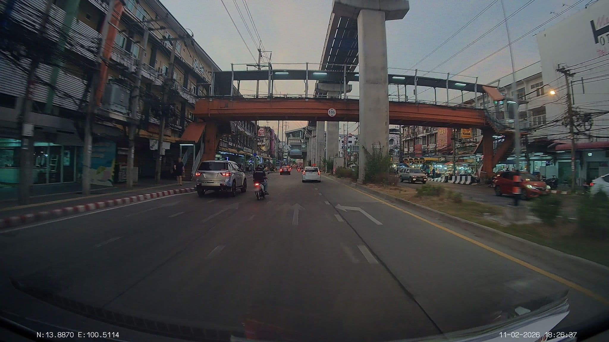 Street view near Baby Cruise Hotel and Apartment, Mueang Nonthaburi — © ThailandCambodia (CC BY-SA · Mapillary)