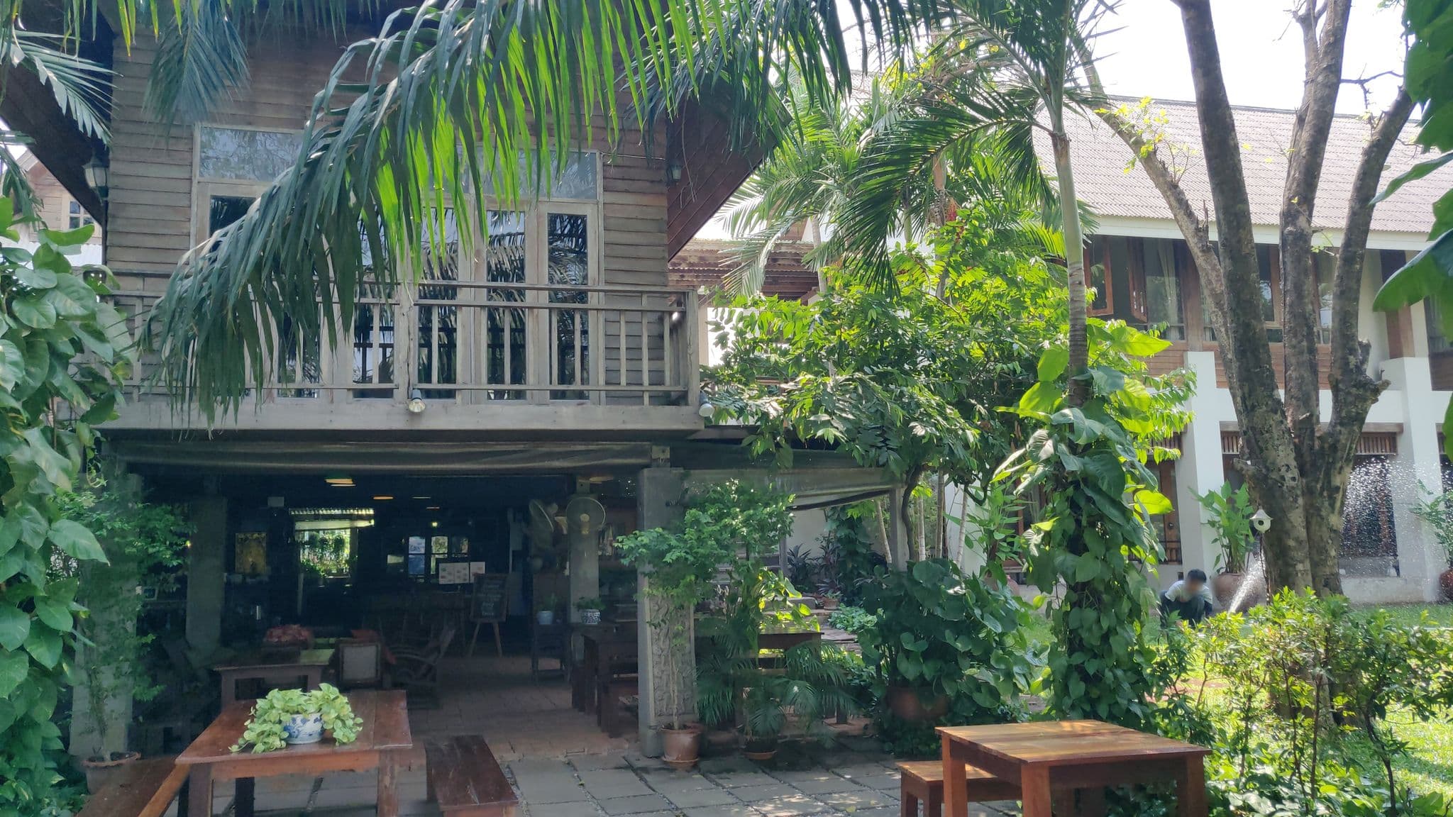 Street view near บ้านท้ายวัง Guesthouse, Phra Nakhon Si Ayutthaya — © leponpon (CC BY-SA · Mapillary)