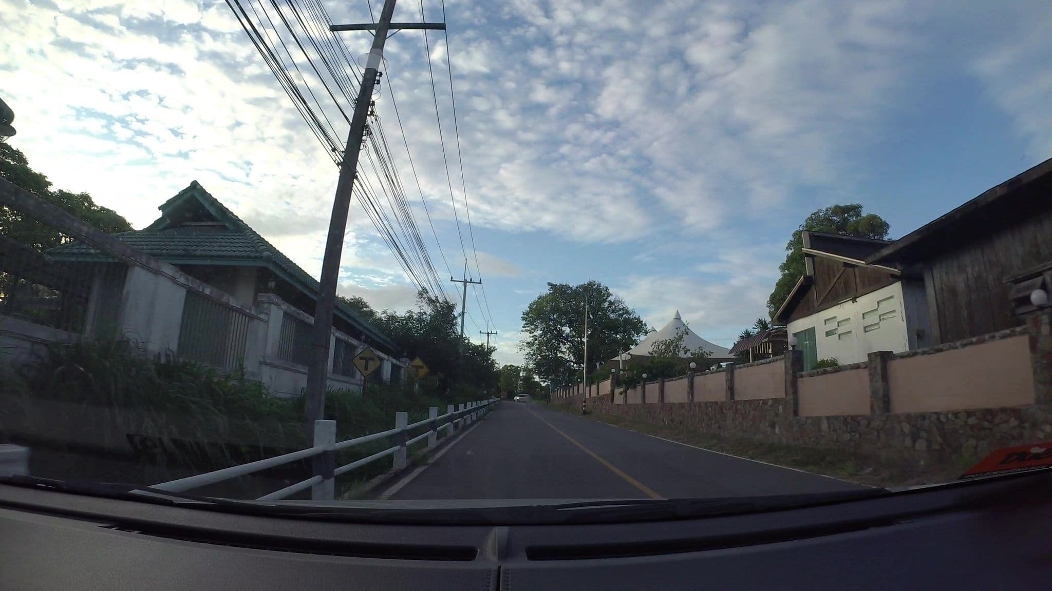 Street view near บ้านชายสามโบสถ์ @ silverlake, Ban Chang — © kaart_3 (CC BY-SA · Mapillary)