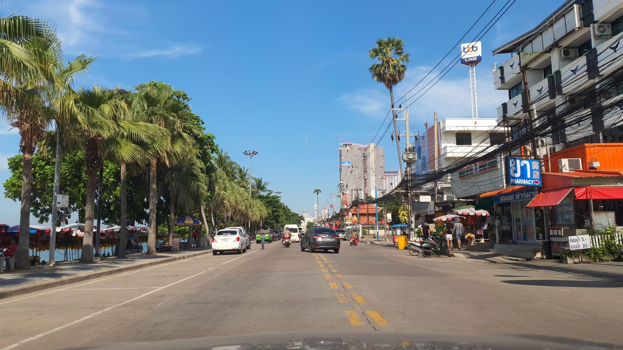 Street view near ซี ซัน อินน์ เกสท์เฮาส์, Pattaya — © jrcarlsen (CC BY-SA · Mapillary)