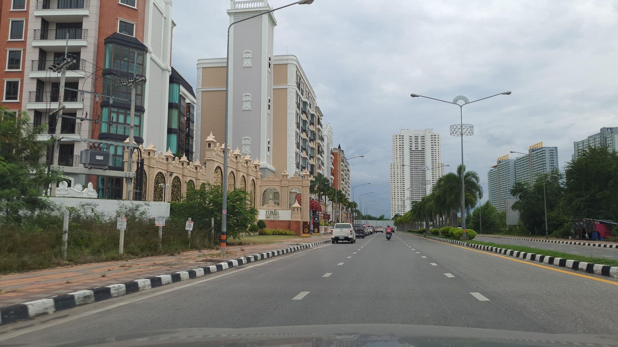 Street view near Beyond G Paradise Pattaya, Pattaya — © jrcarlsen (CC BY-SA · Mapillary)