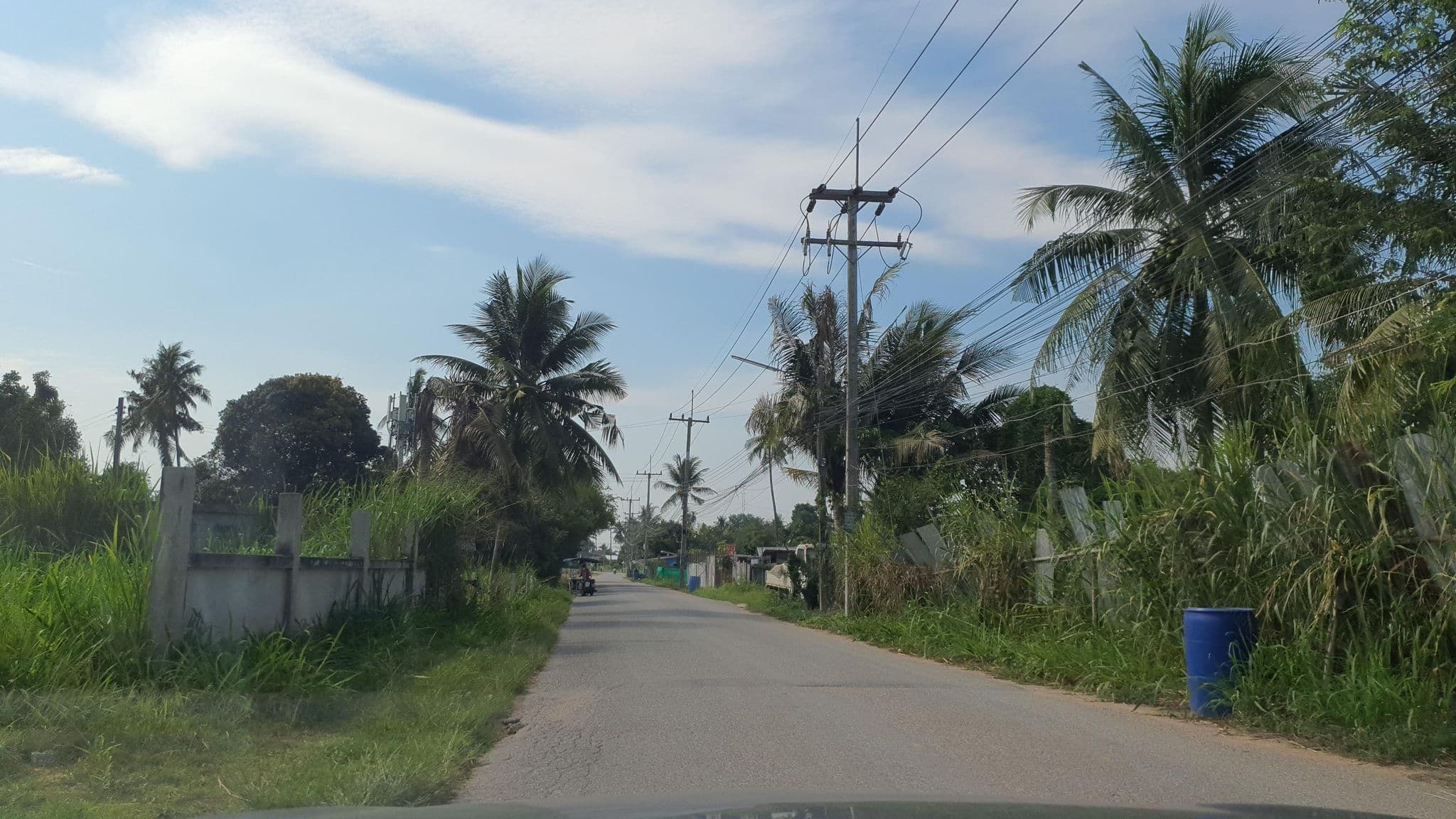 Street view near บ้านสวนลุงอิม ร่มไม้ชายคา, Ban Chang — © jrcarlsen (CC BY-SA · Mapillary)
