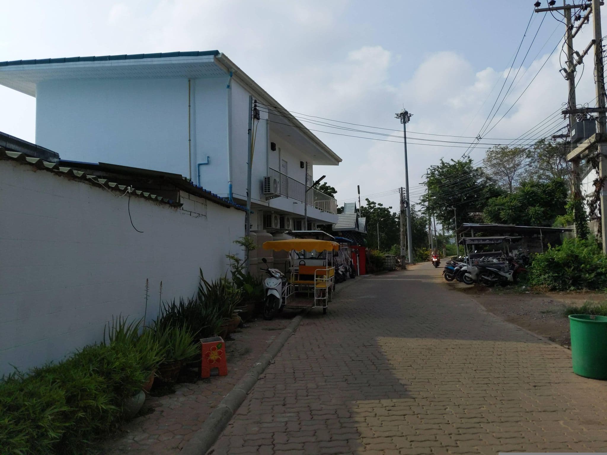 Street view near Pikul Resort | Koh Lan, Ban Ko Lan — © UughoTh0 (CC BY-SA · Mapillary)