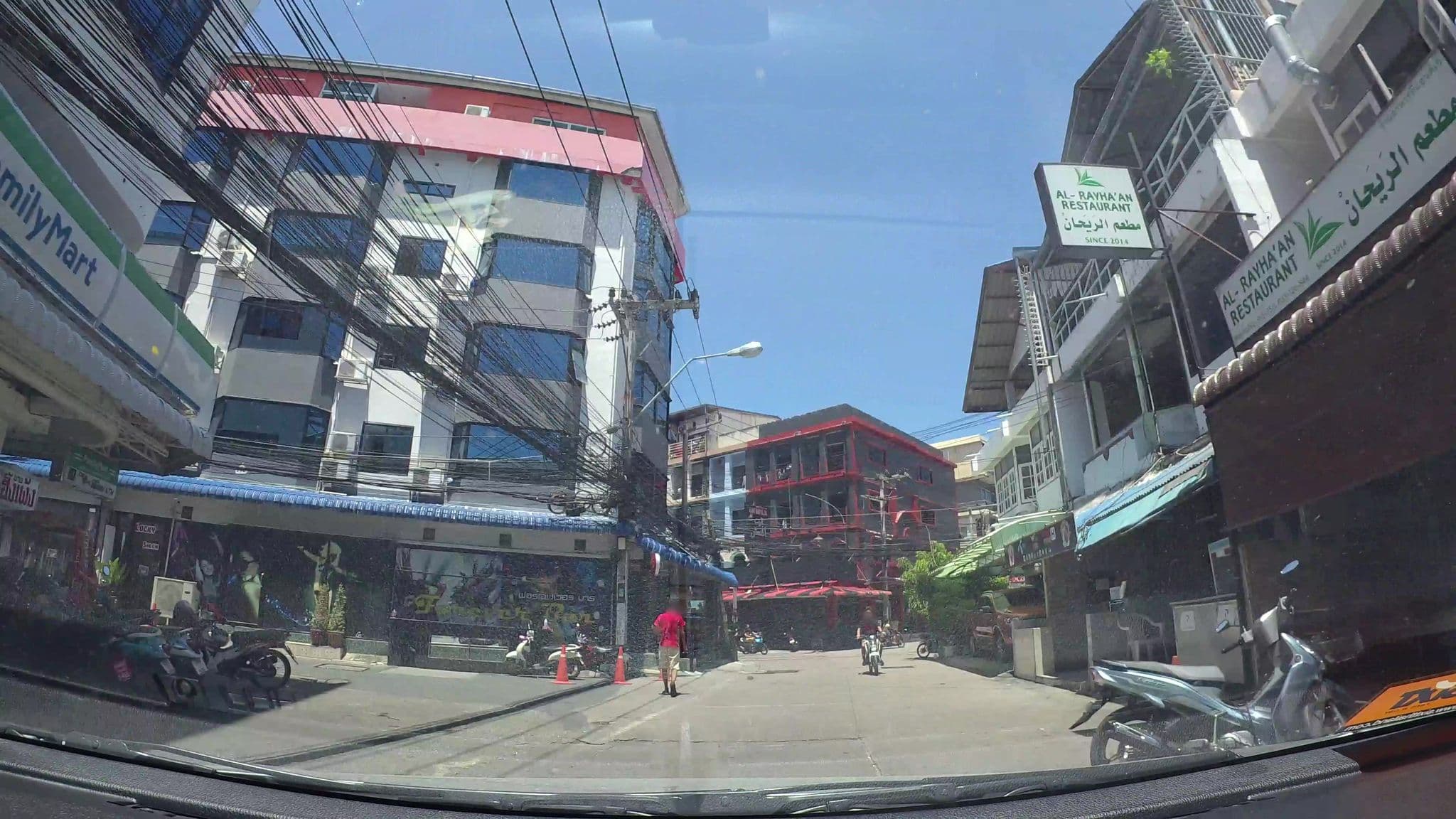 Street view near Bombay Suite Hotel, Pattaya — © kaart_3 (CC BY-SA · Mapillary)